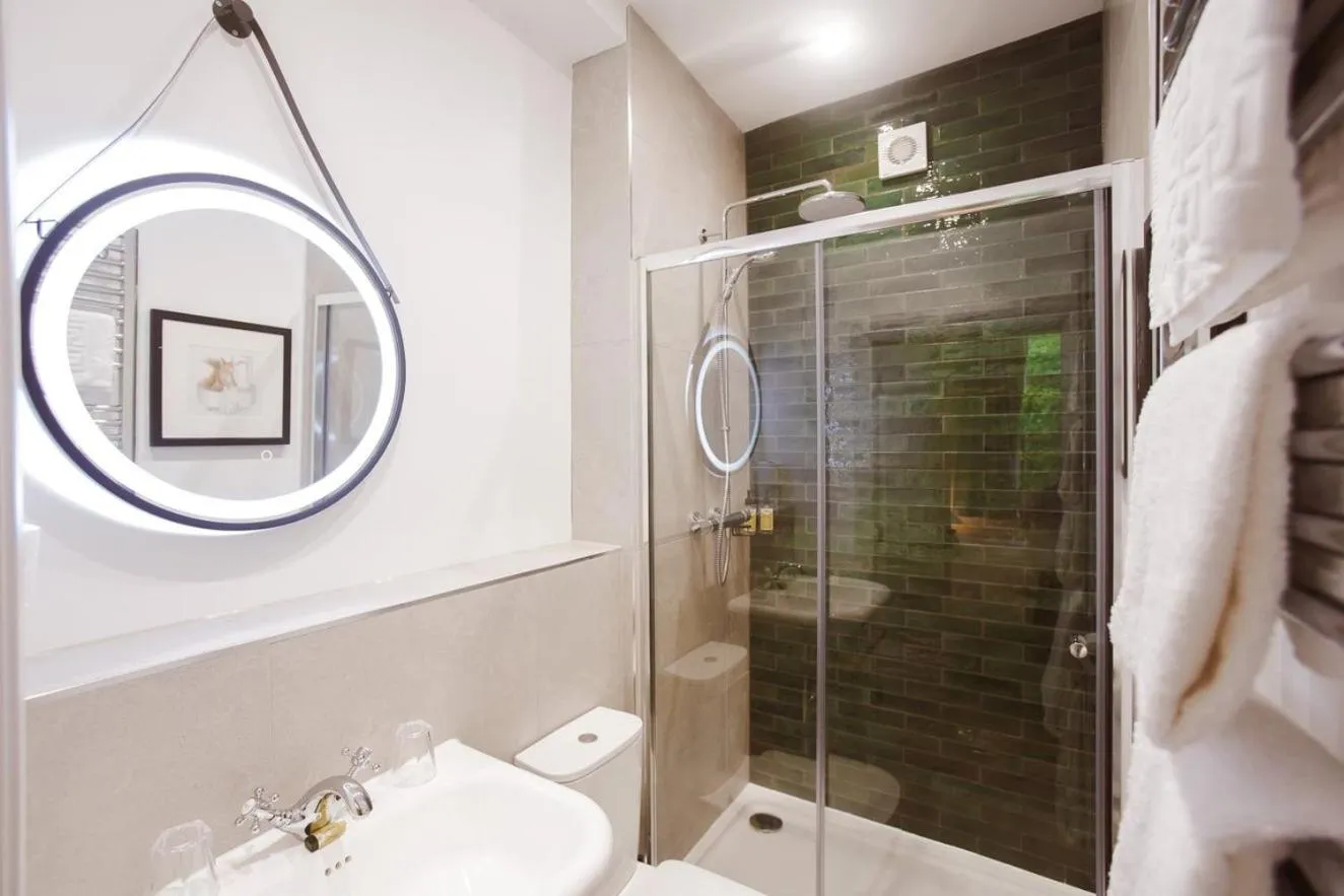 Bathroom in Royal Oak Hotel