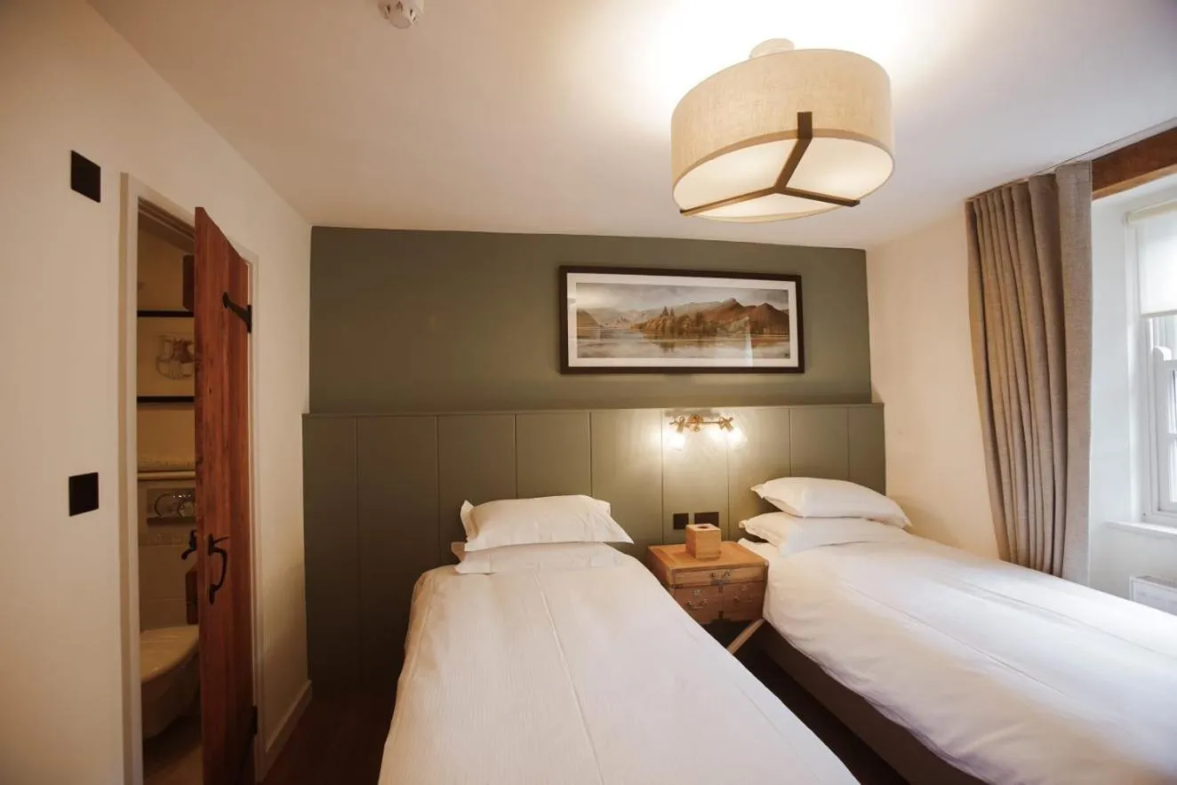 Bedroom, Bed in Royal Oak Hotel