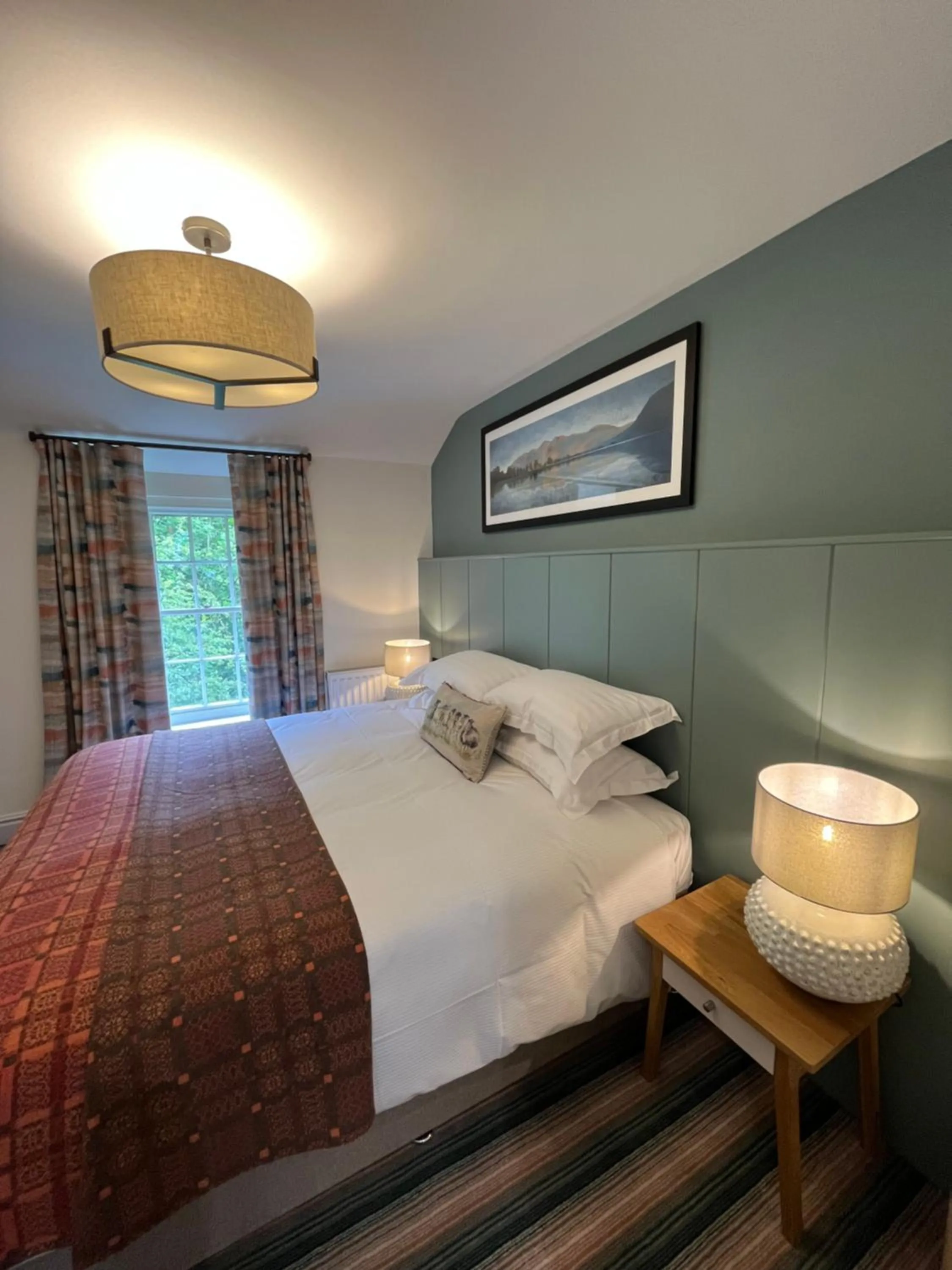 Bedroom, Bed in Royal Oak Hotel