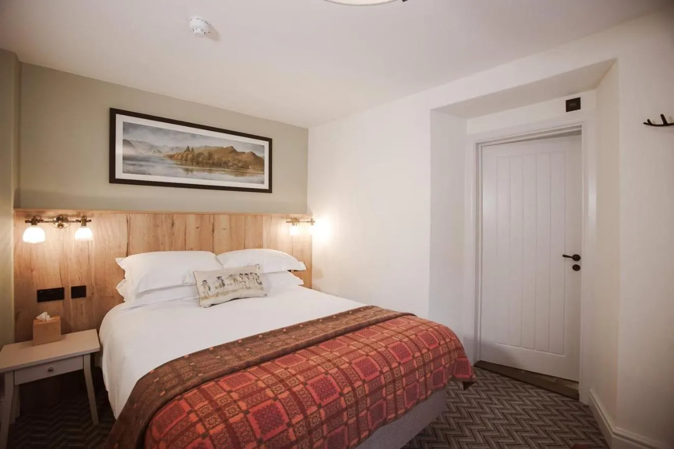 Bedroom, Bed in Royal Oak Hotel