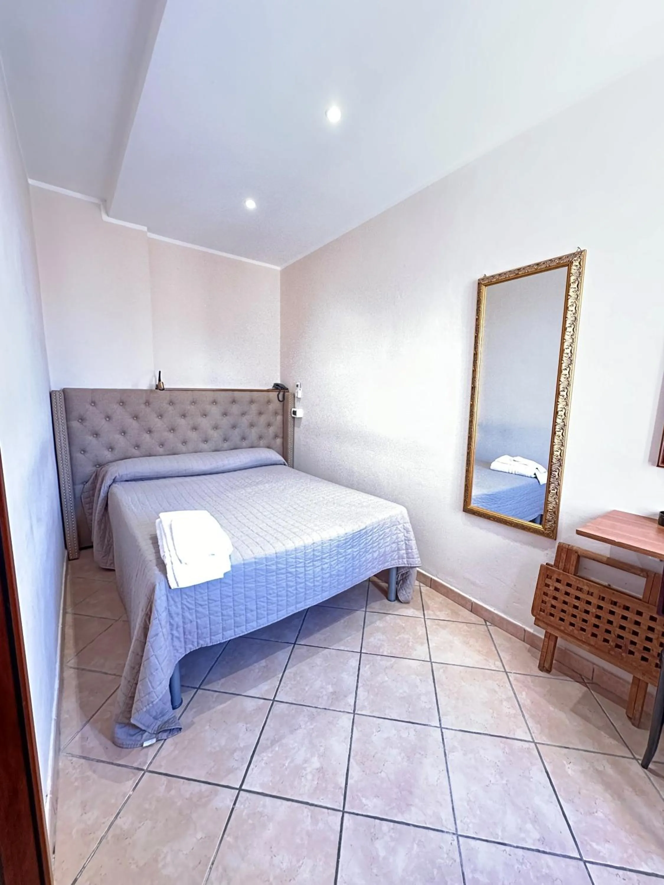 Bed in Hotel Svizzera