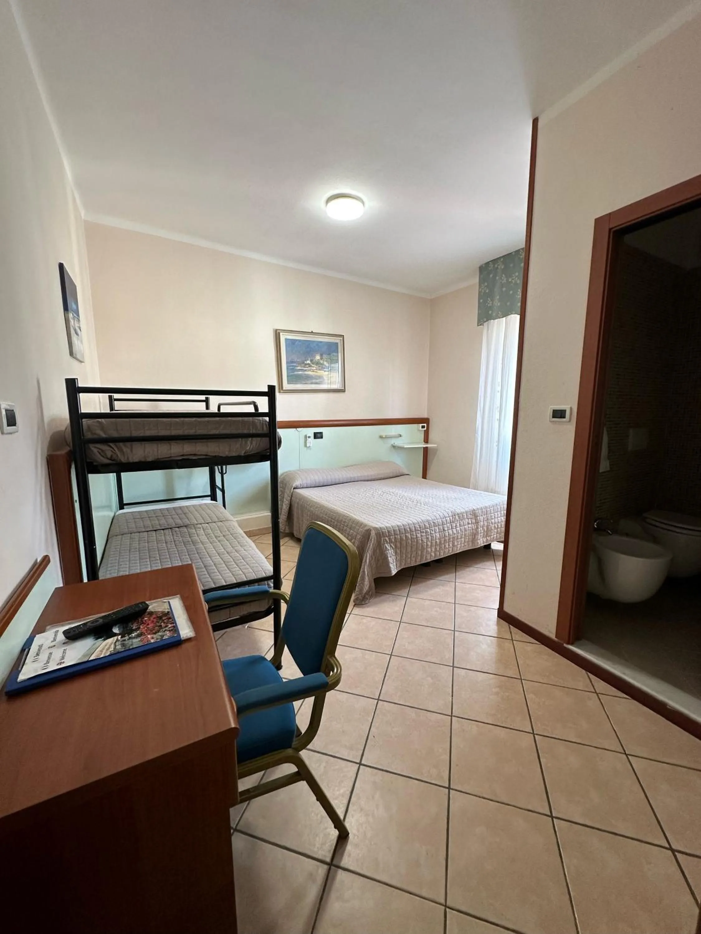 Bedroom, Bed in Hotel Svizzera