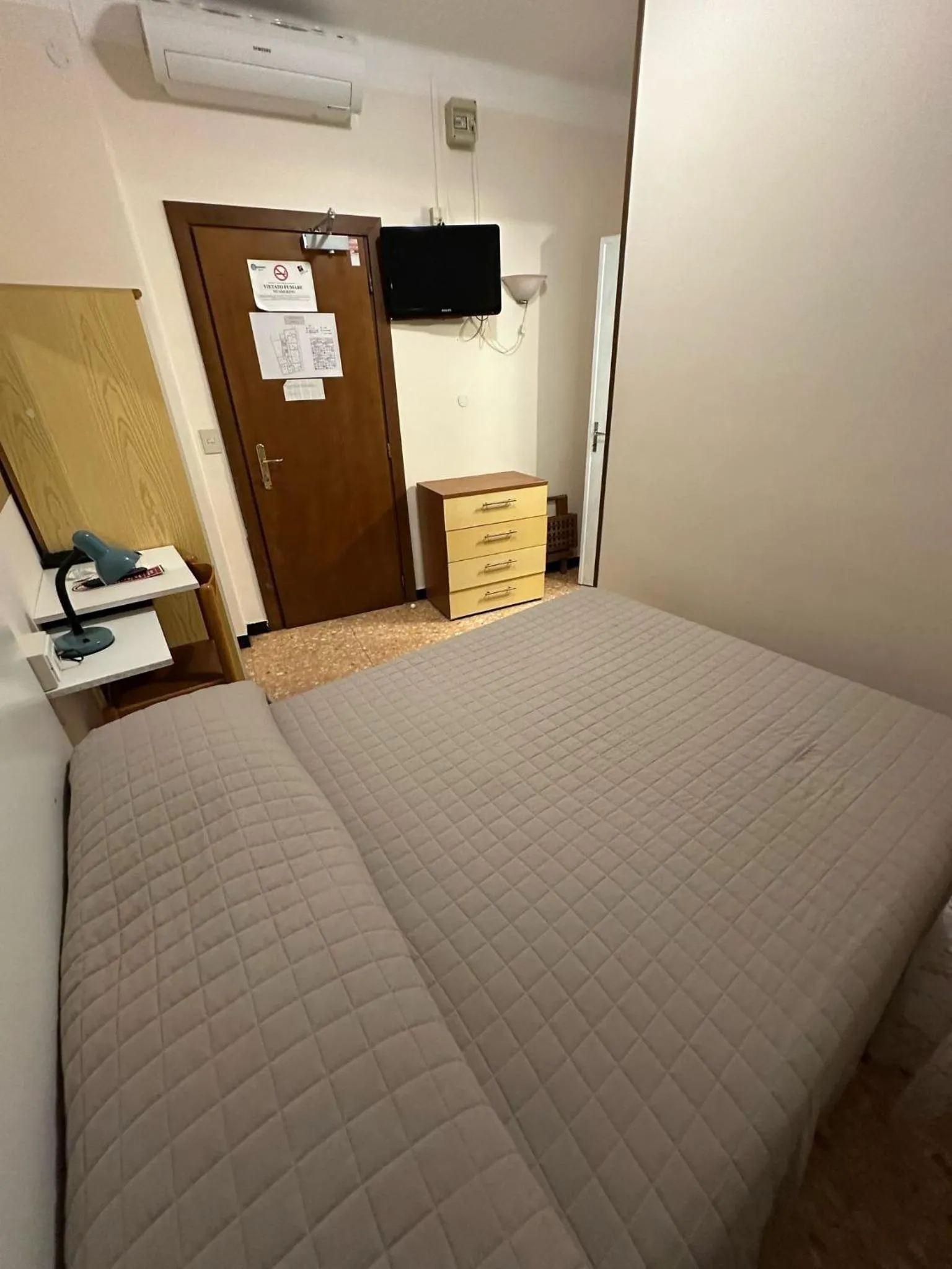 Bed in Hotel Svizzera