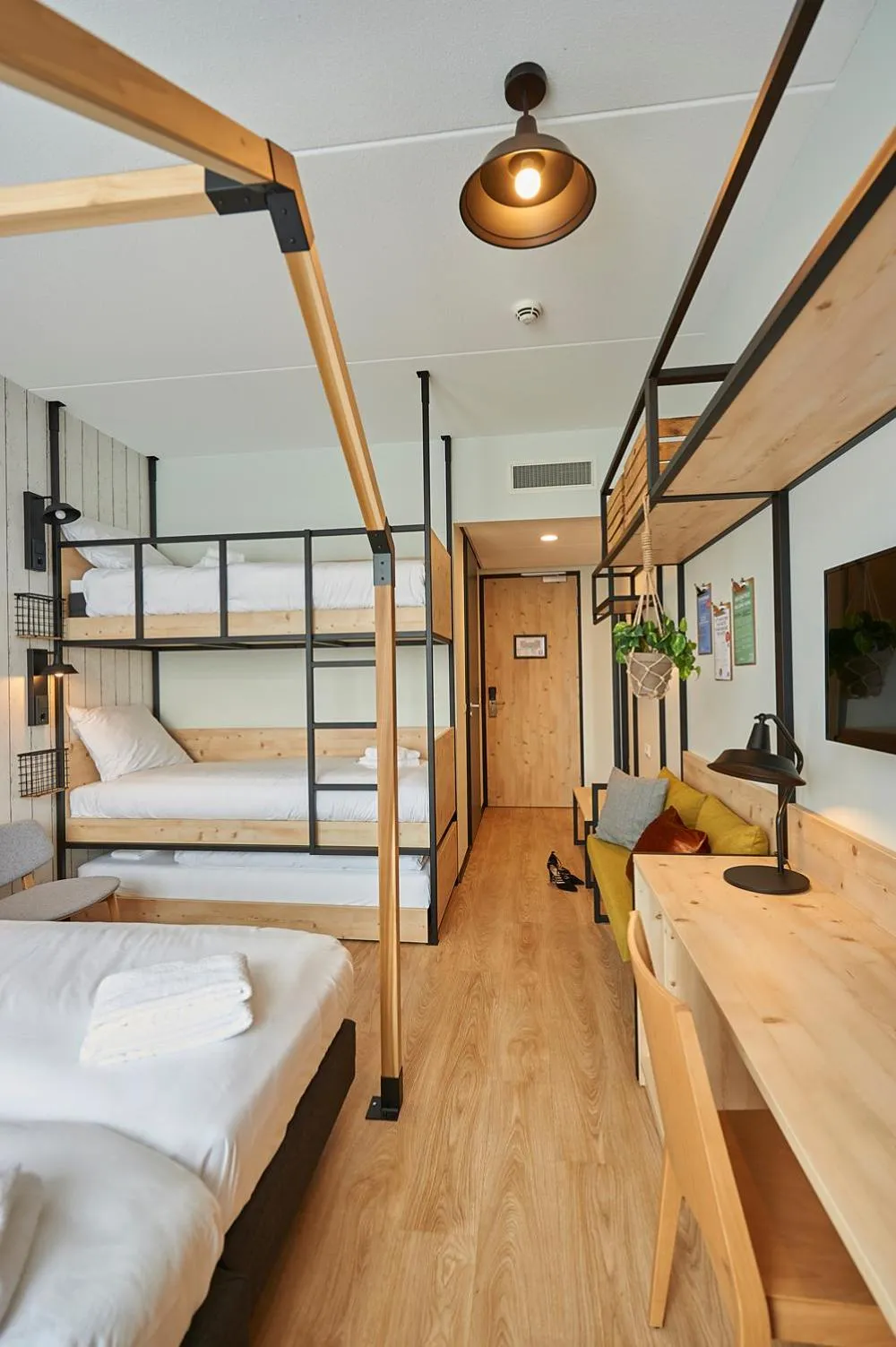 Photo of the whole room, Bed in GuestHouse Hotel Kaatsheuvel-Waalwijk