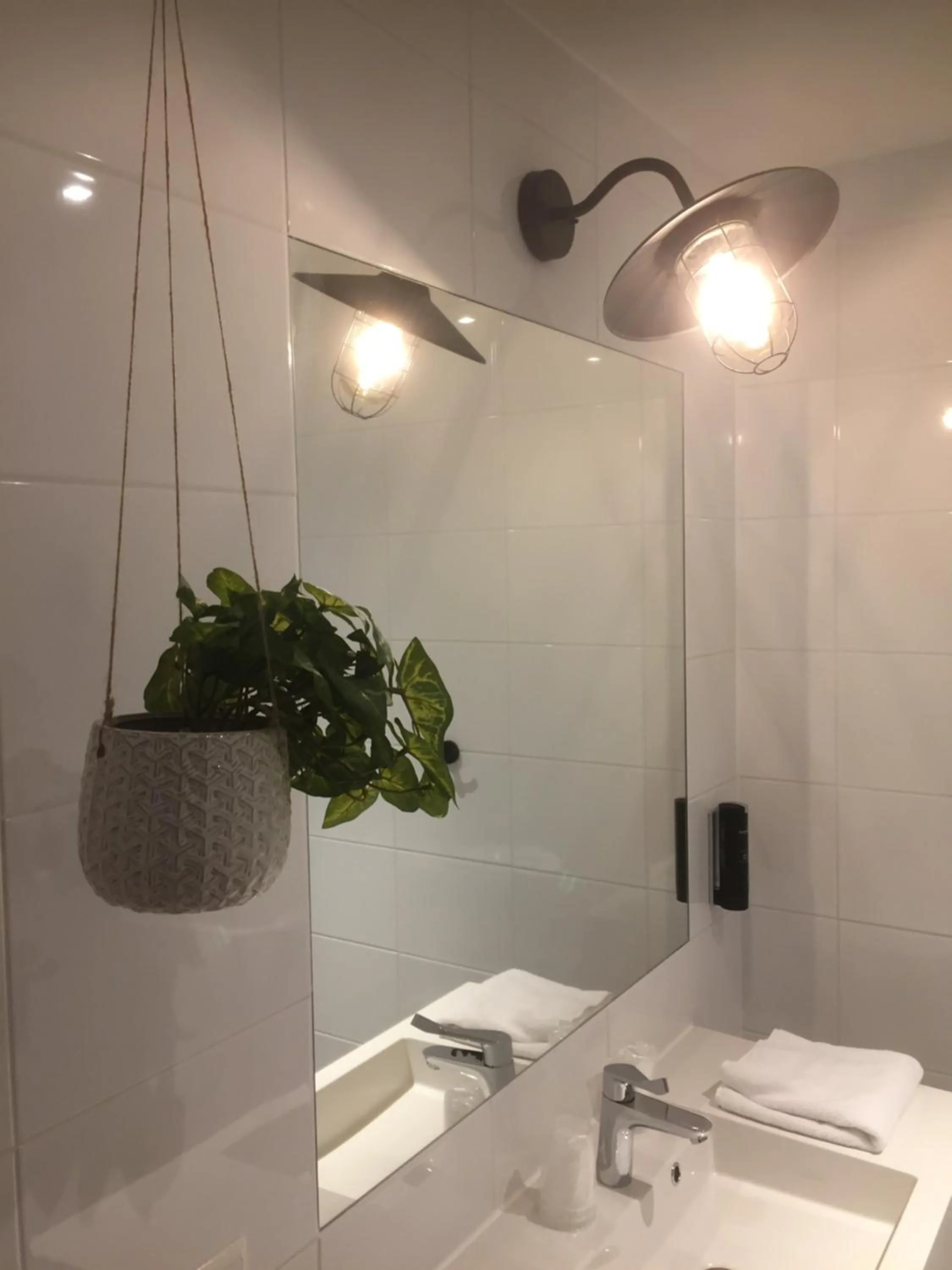 Shower in GuestHouse Hotel Kaatsheuvel-Waalwijk