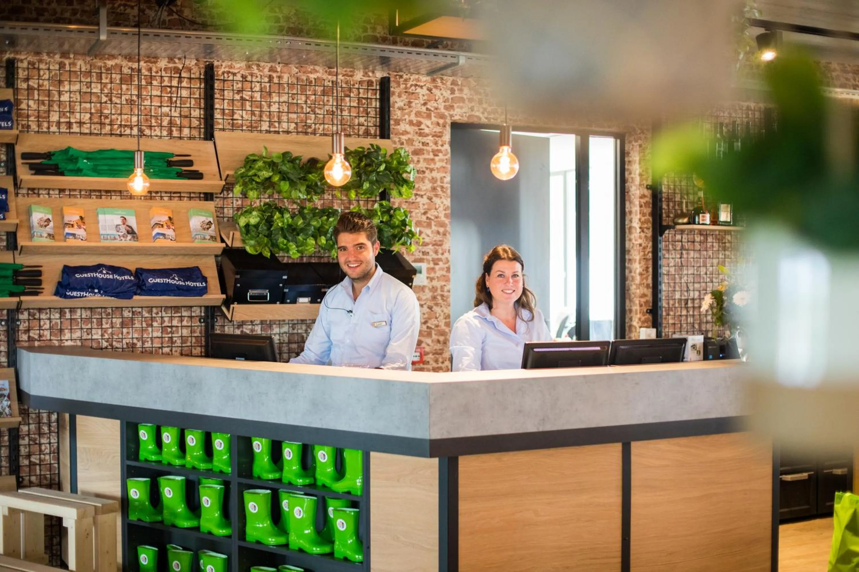 Staff in GuestHouse Hotel Kaatsheuvel-Waalwijk