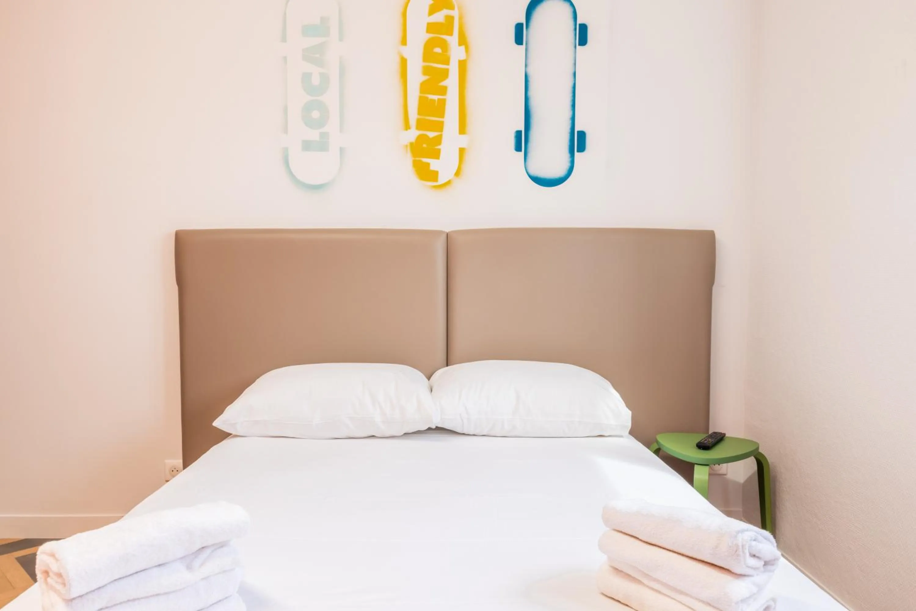 Bedroom, Bed in The People Le Havre