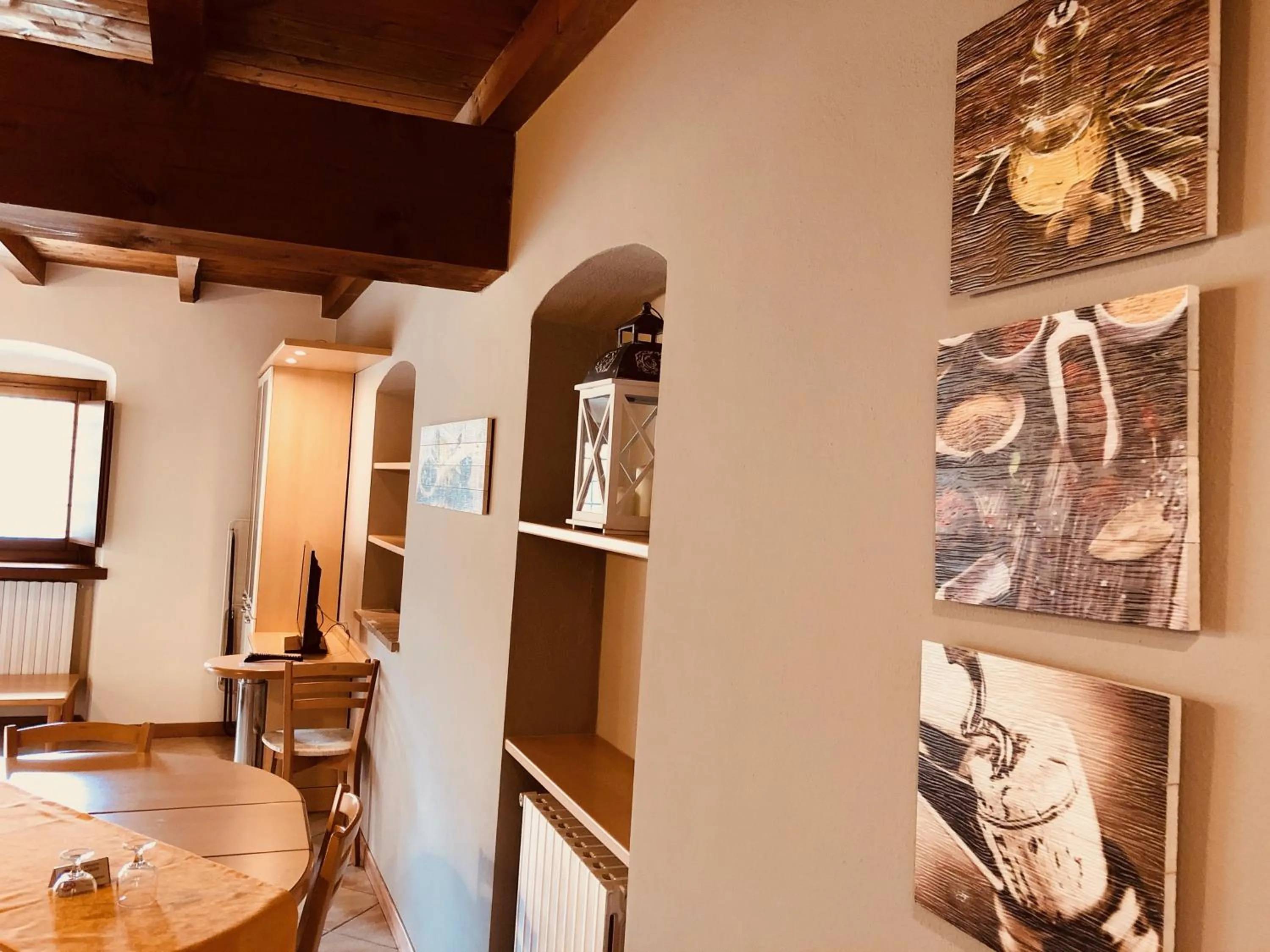 Dining area in Bertoletta Village Apartments