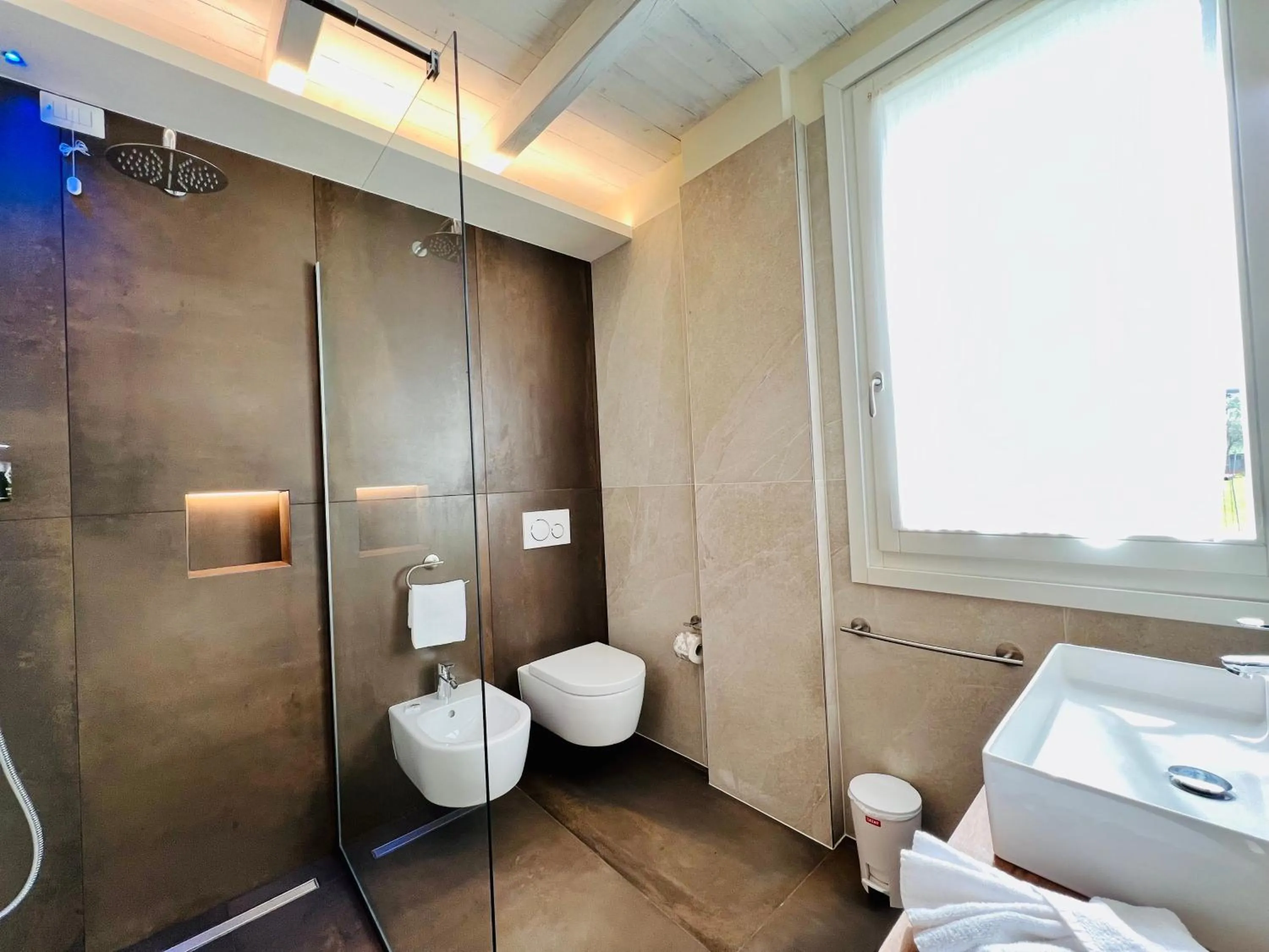 Toilet in Bertoletta Village Apartments