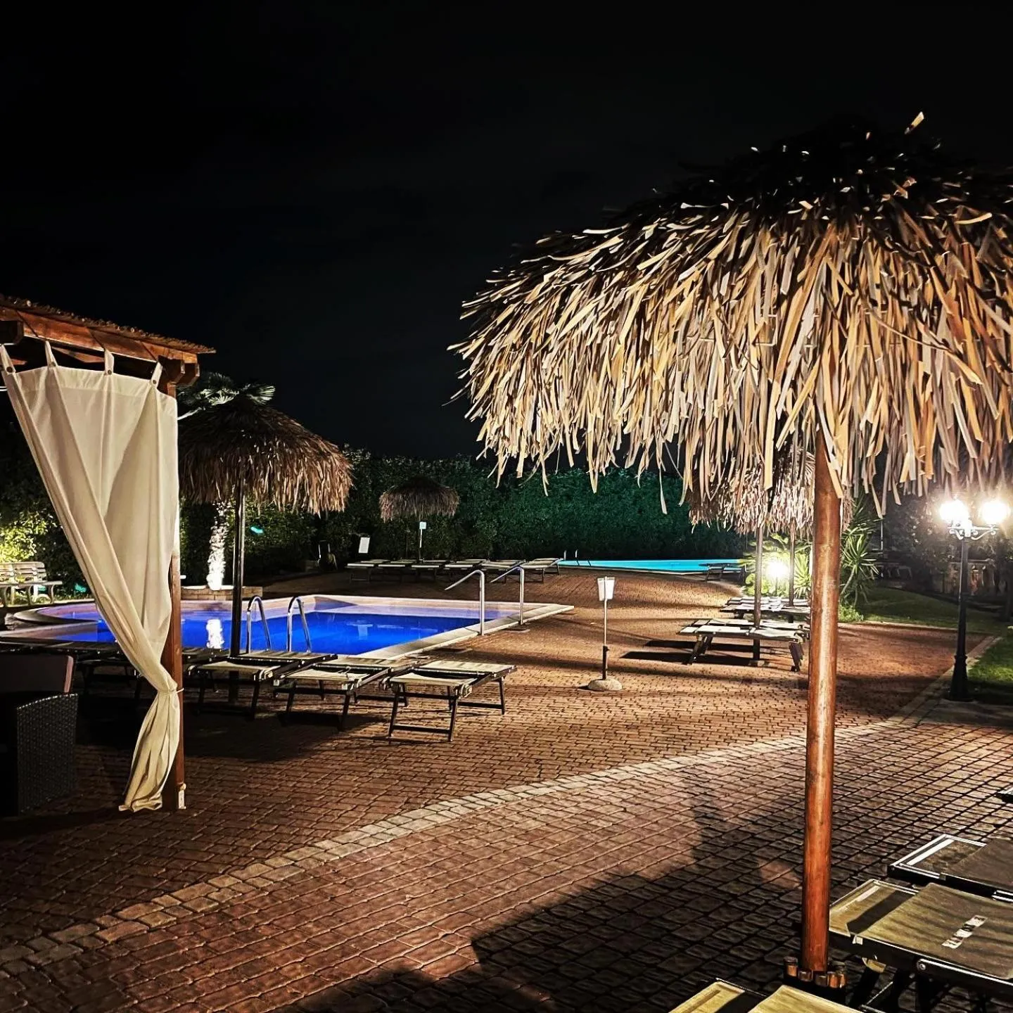 Swimming pool in Bertoletta Village Apartments