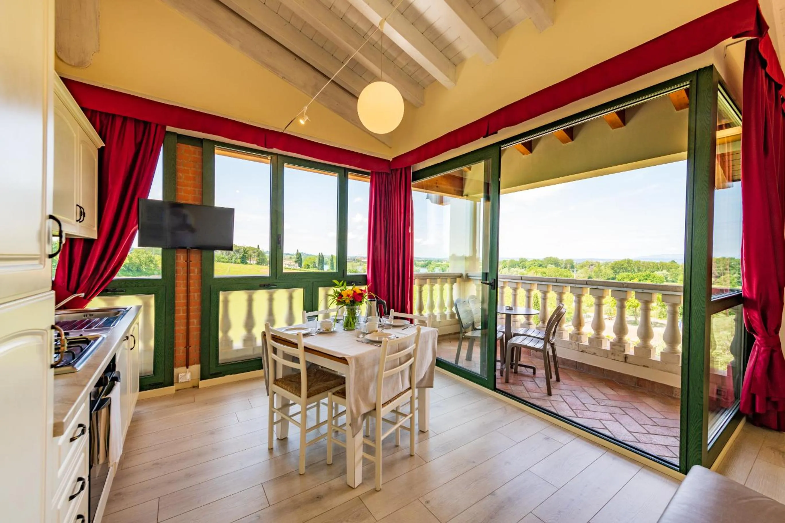 TV and multimedia in Bertoletta Village Apartments