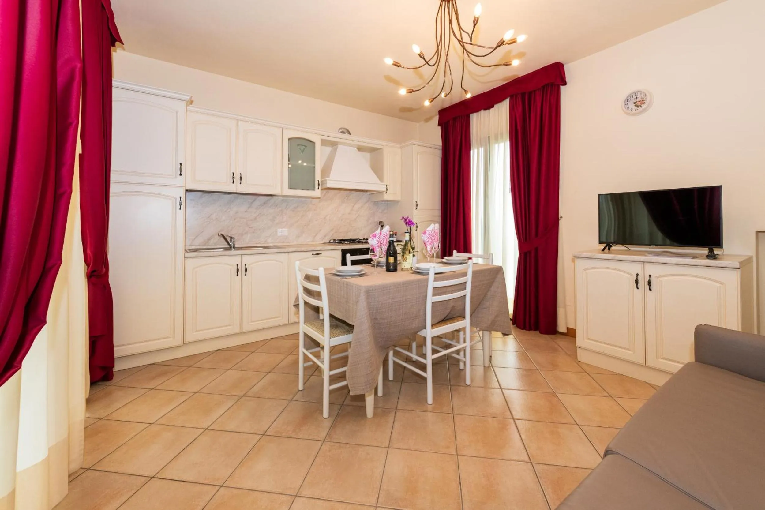 TV and multimedia in Bertoletta Village Apartments