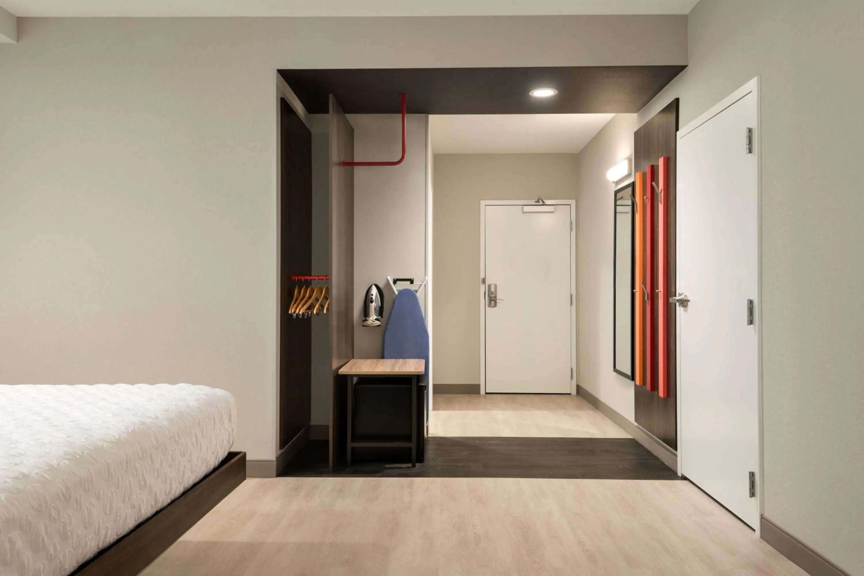 Photo of the whole room, Bed in Tru By Hilton Cedar Rapids Westdale