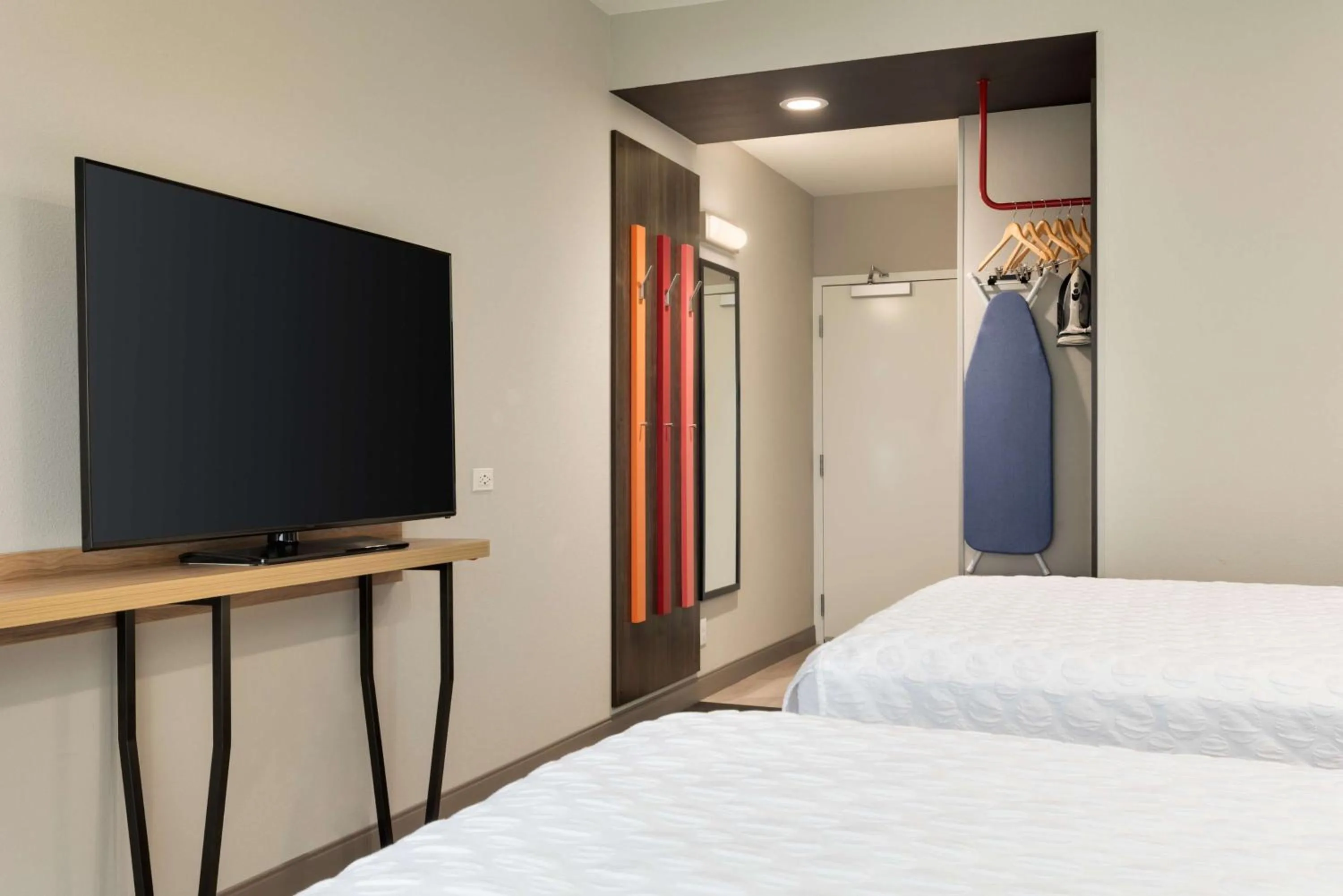 Bedroom, Bed in Tru By Hilton Cedar Rapids Westdale