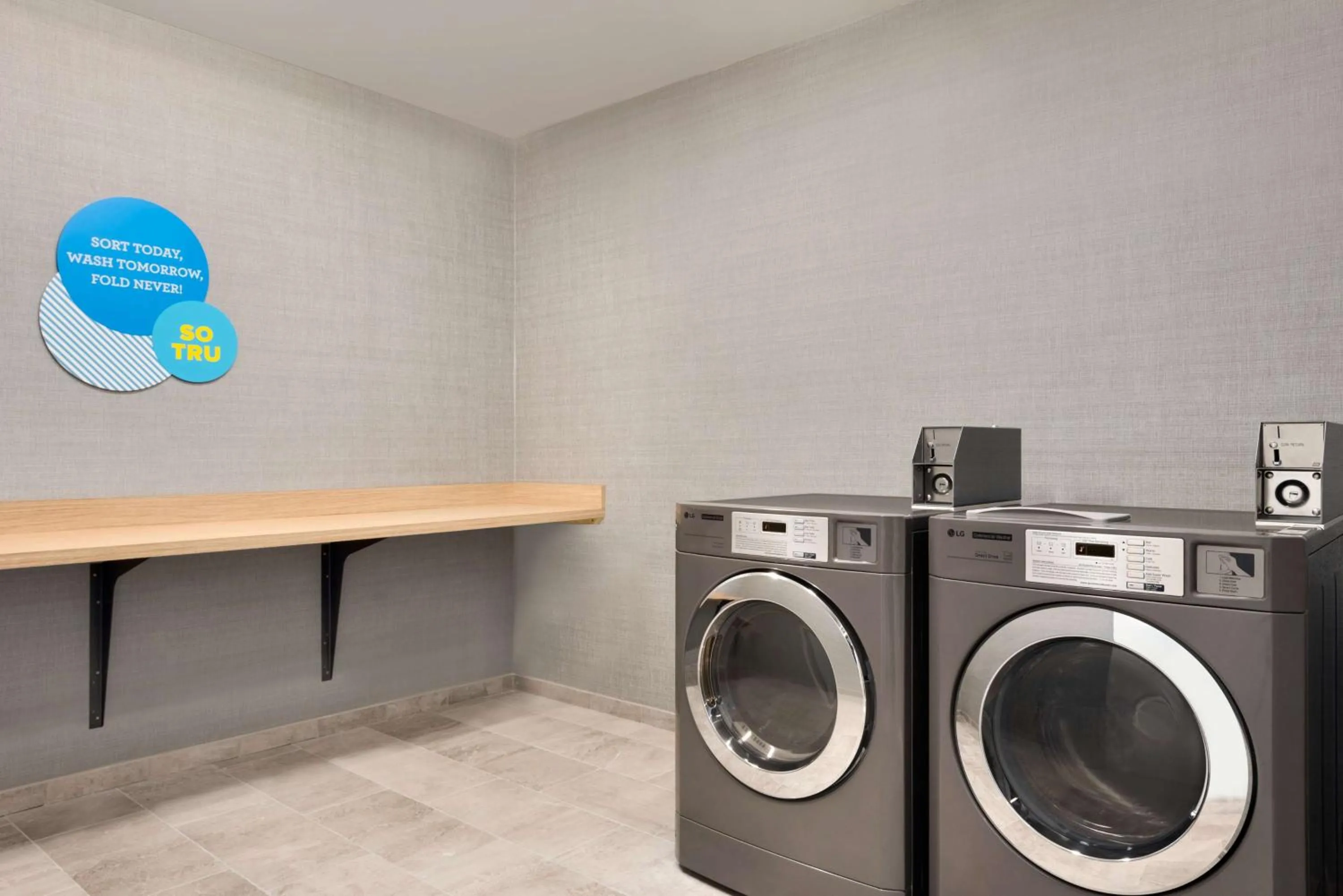 Property building in Tru By Hilton Cedar Rapids Westdale