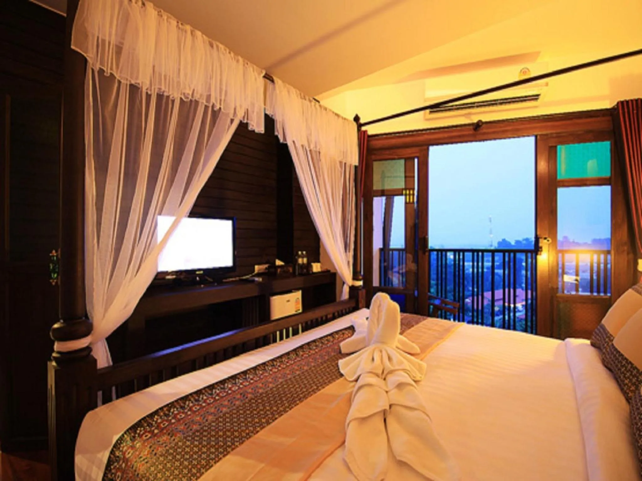 Photo of the whole room, Bed in Dee Andaman Hotel