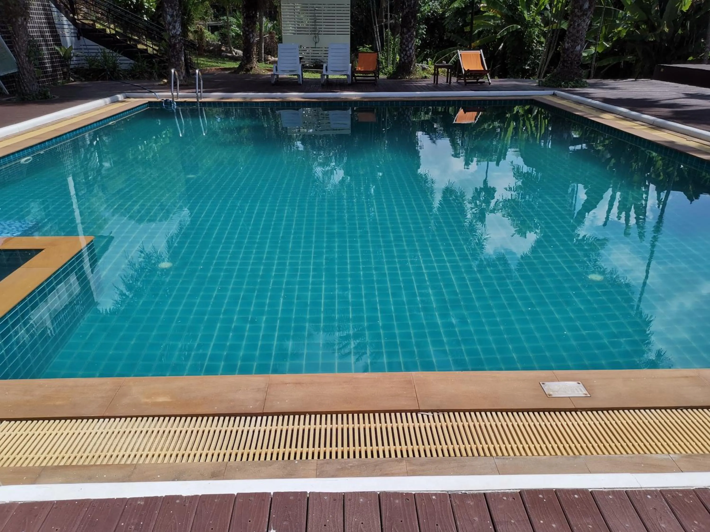 Swimming pool in Dee Andaman Hotel