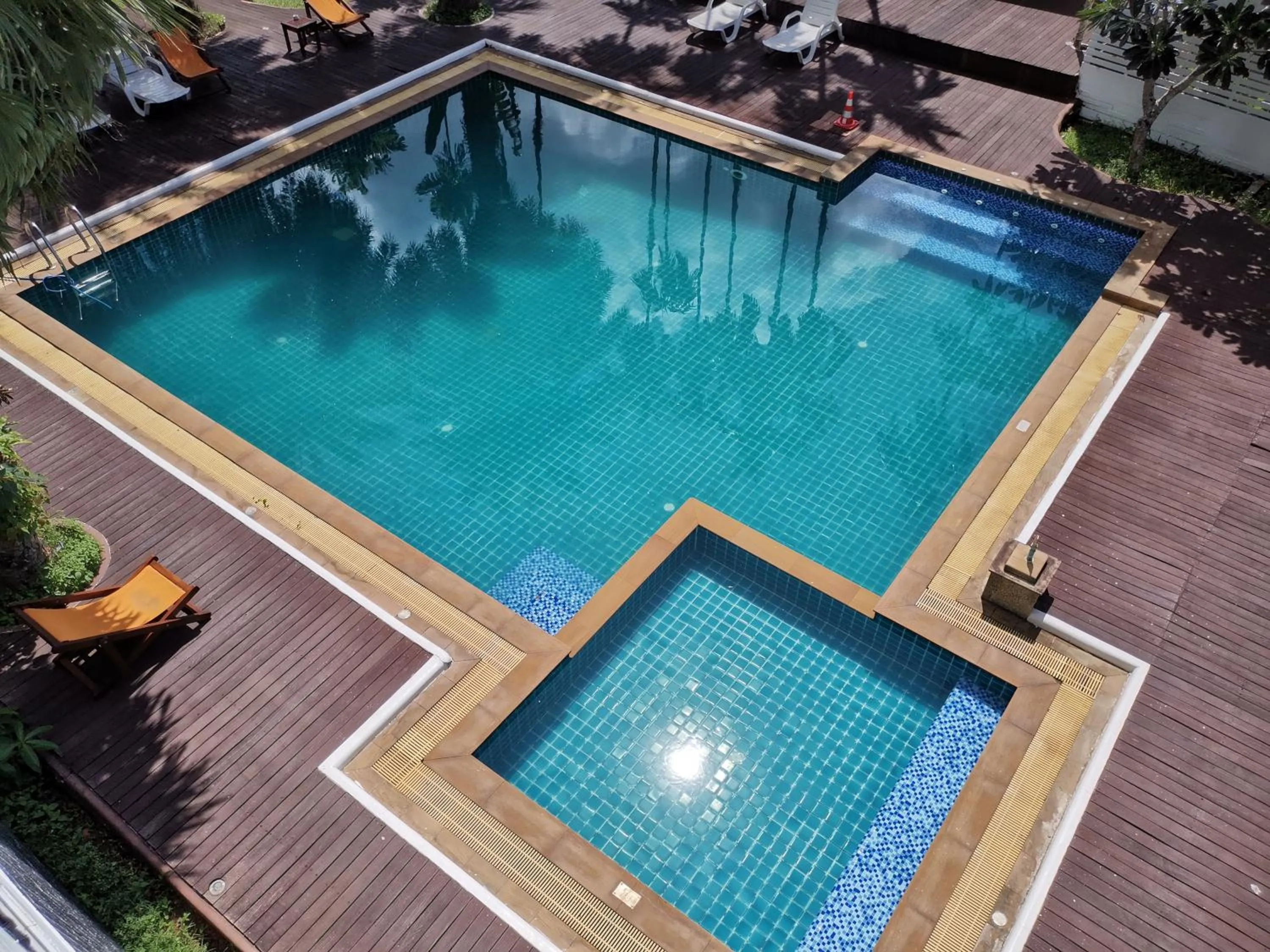 Swimming pool in Dee Andaman Hotel