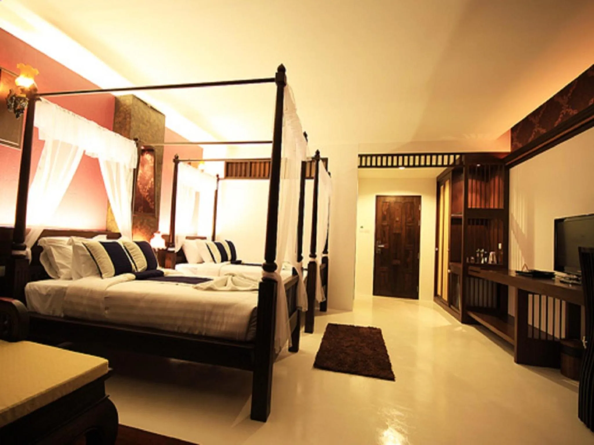 Photo of the whole room, Bed in Dee Andaman Hotel