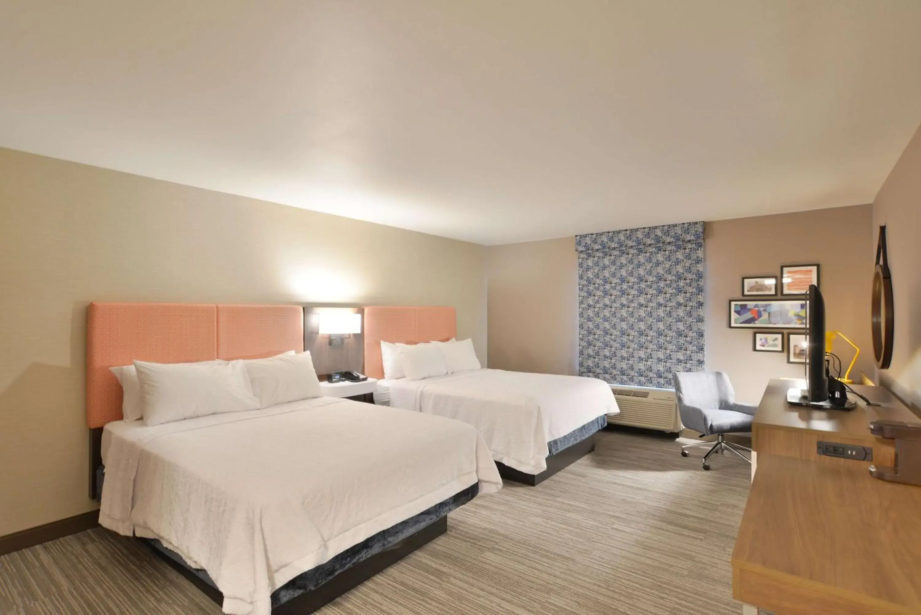 Queen Room with Two Queen Beds - Hearing Access/Non-Smoking in Hampton Inn & Suites Menomonie-UW Stout Queen Room with Two Queen Beds - Hearing Access/Non-Smoking in Hampton Inn & Suites Menomonie-UW Stout