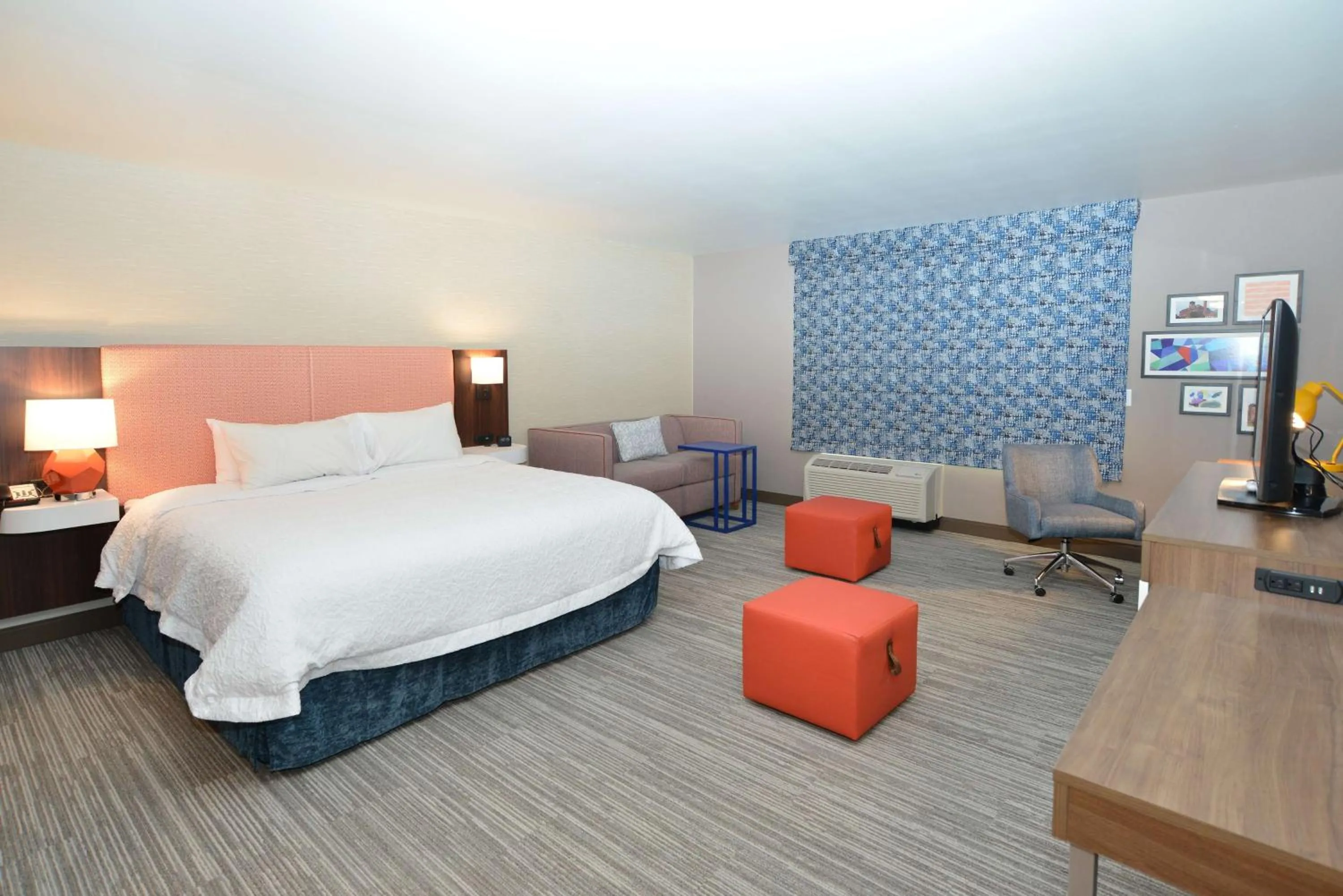 Bedroom, Bed in Hampton Inn & Suites Menomonie-UW Stout