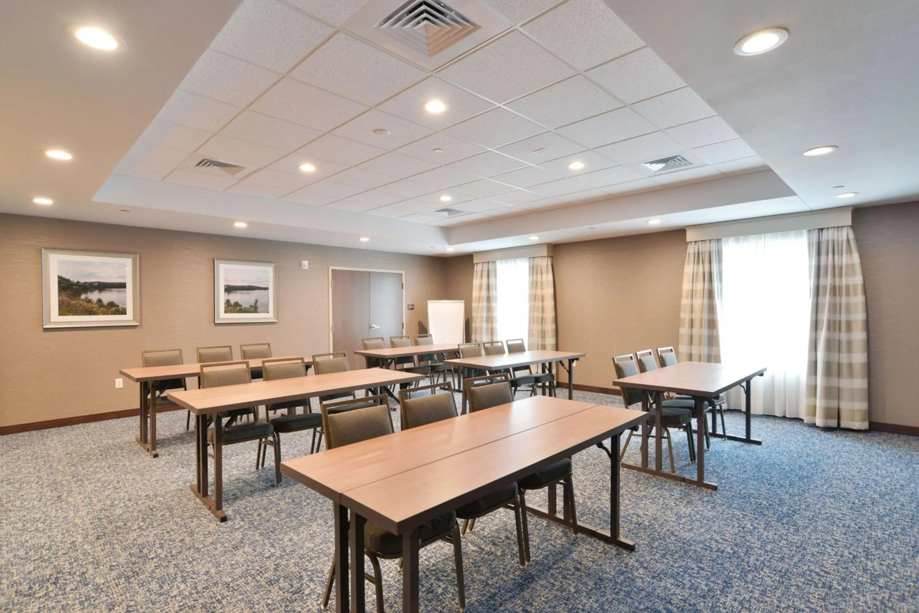Meeting/conference room in Hampton Inn & Suites Menomonie-UW Stout