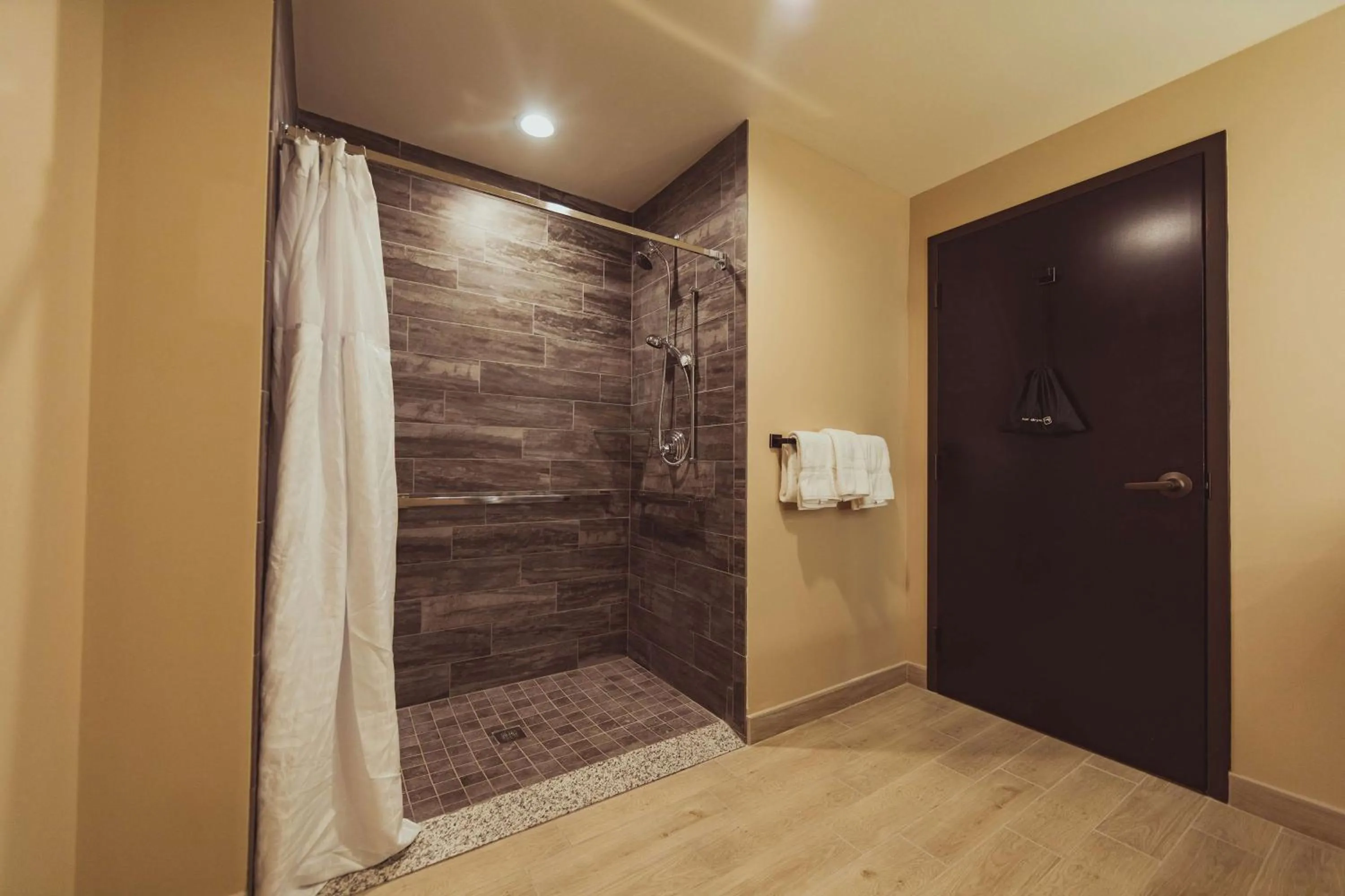 Bathroom in Tailwater Lodge Altmar, Tapestry Collection By Hilton