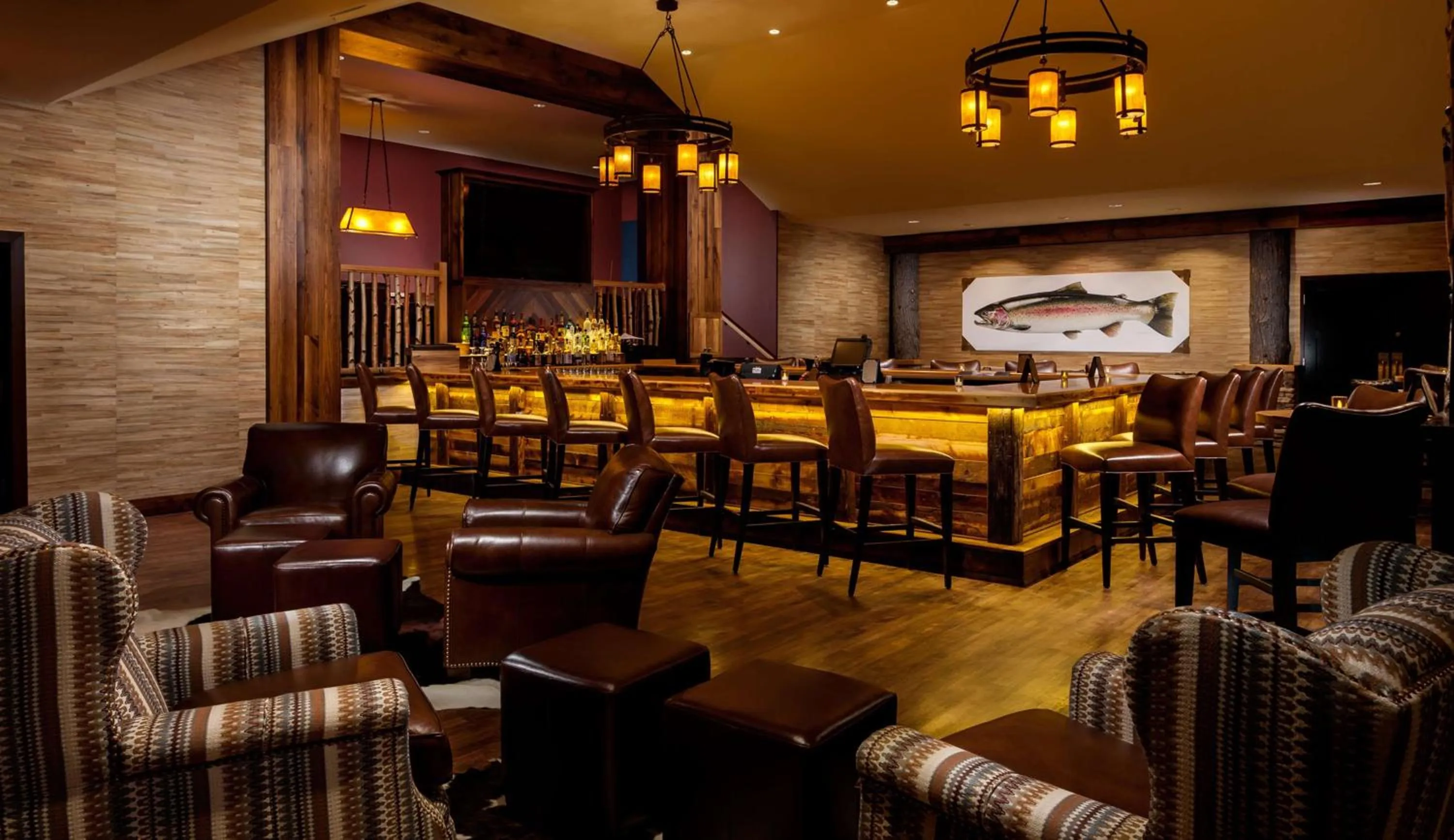 Lounge or bar in Tailwater Lodge Altmar, Tapestry Collection By Hilton
