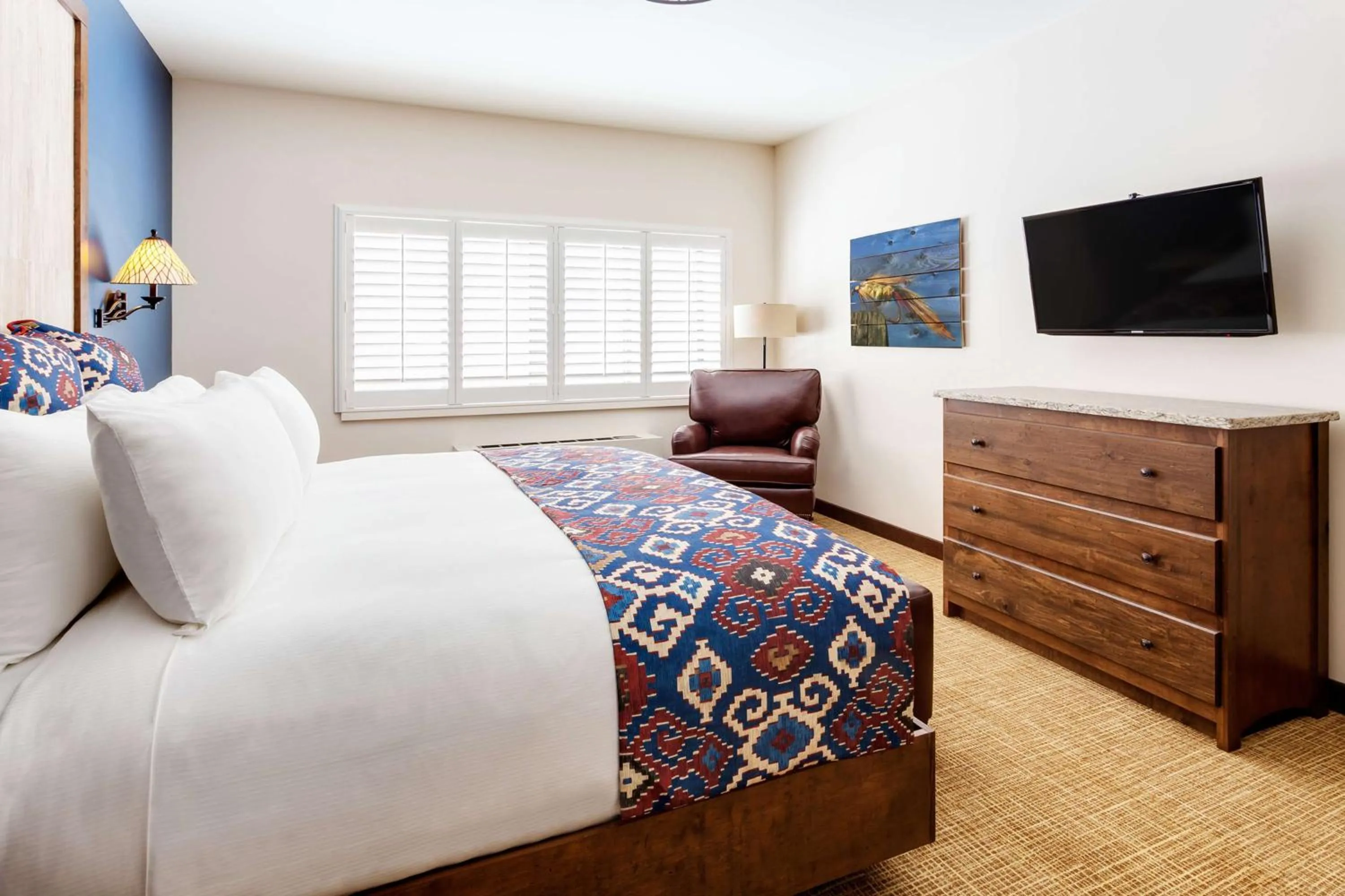 Bed in Tailwater Lodge Altmar, Tapestry Collection By Hilton