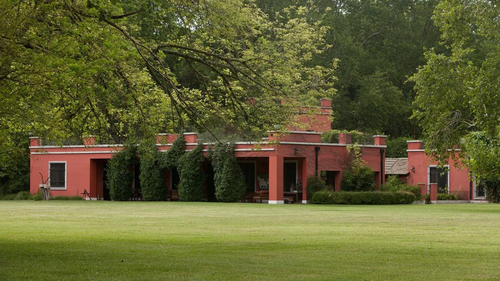 Facade/entrance in Estancia La Bandada