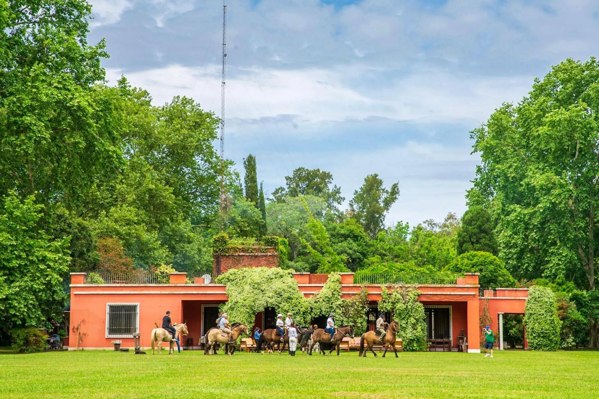 Property building in Estancia La Bandada