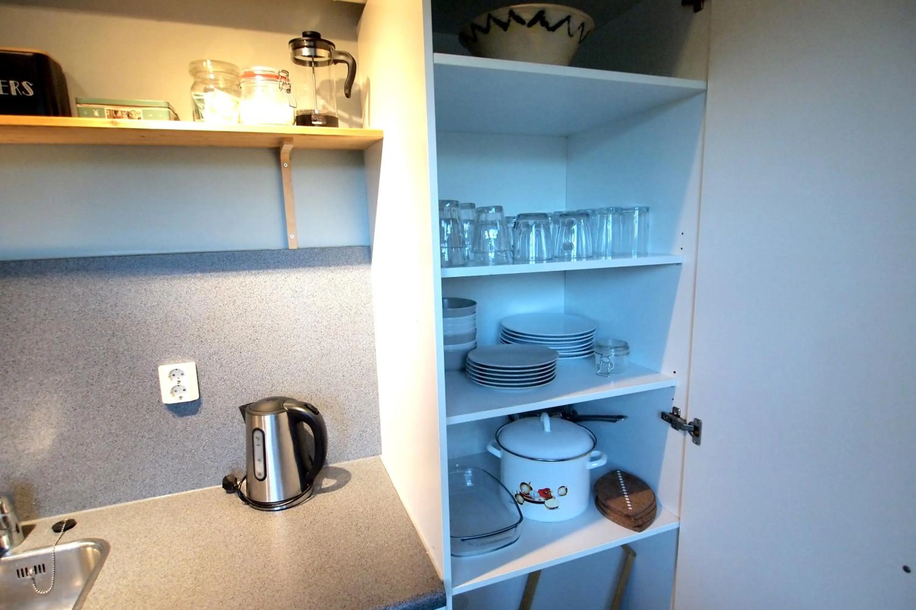 Kitchen or kitchenette in Amsterdam Farm Lodge