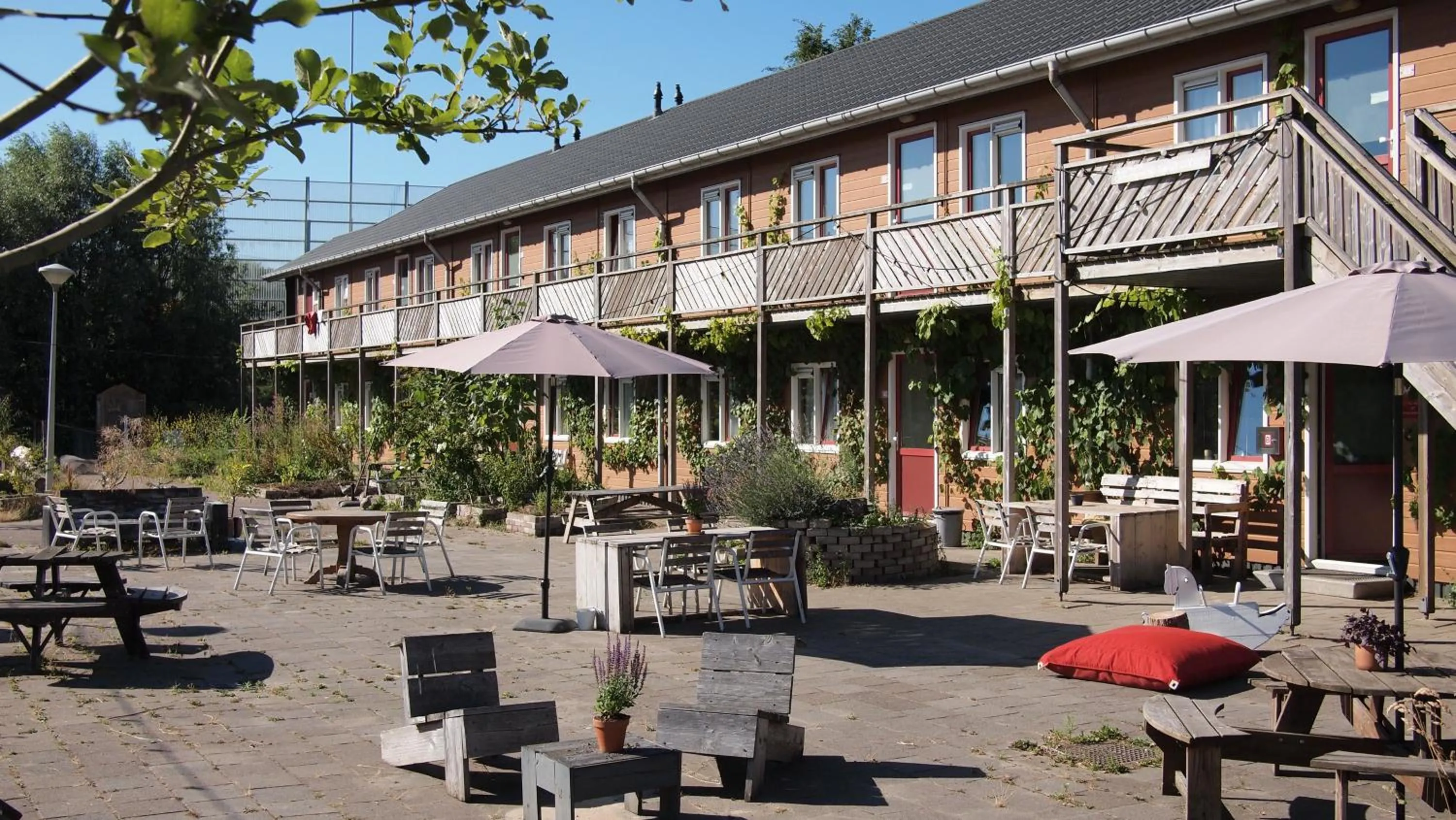 Facade/entrance in Amsterdam Farm Lodge