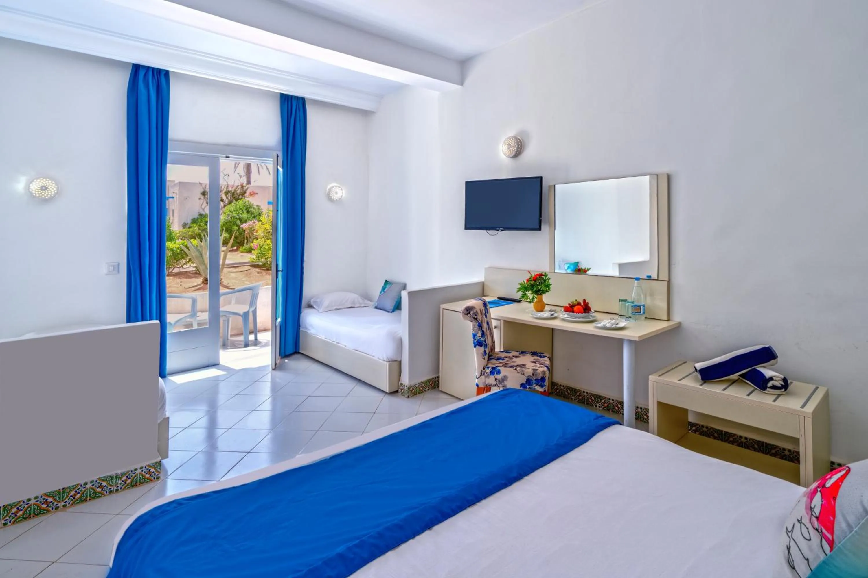 Bedroom, Bed in Hari Club Beach Resort