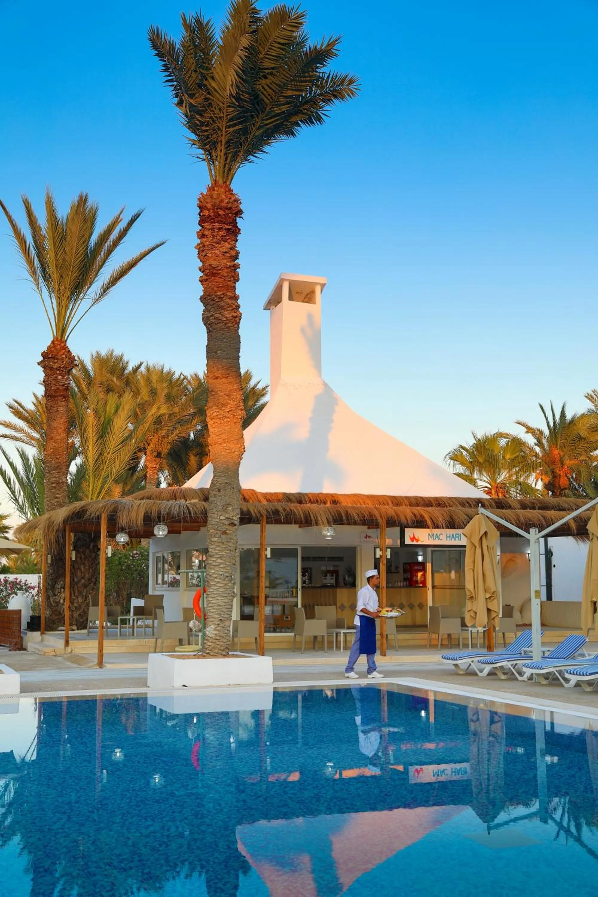 Food and drinks in Hari Club Beach Resort