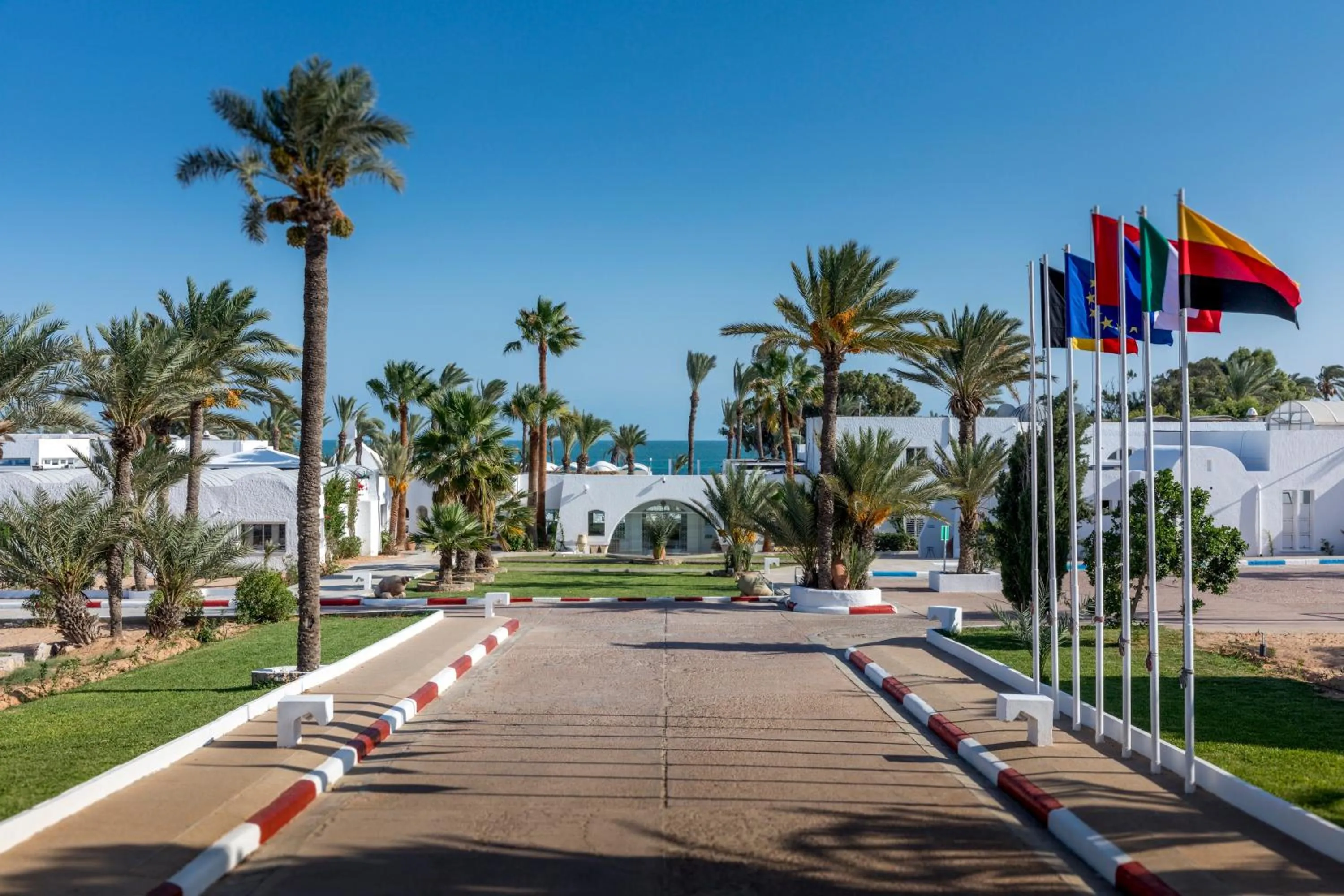 Facade/entrance in Hari Club Beach Resort