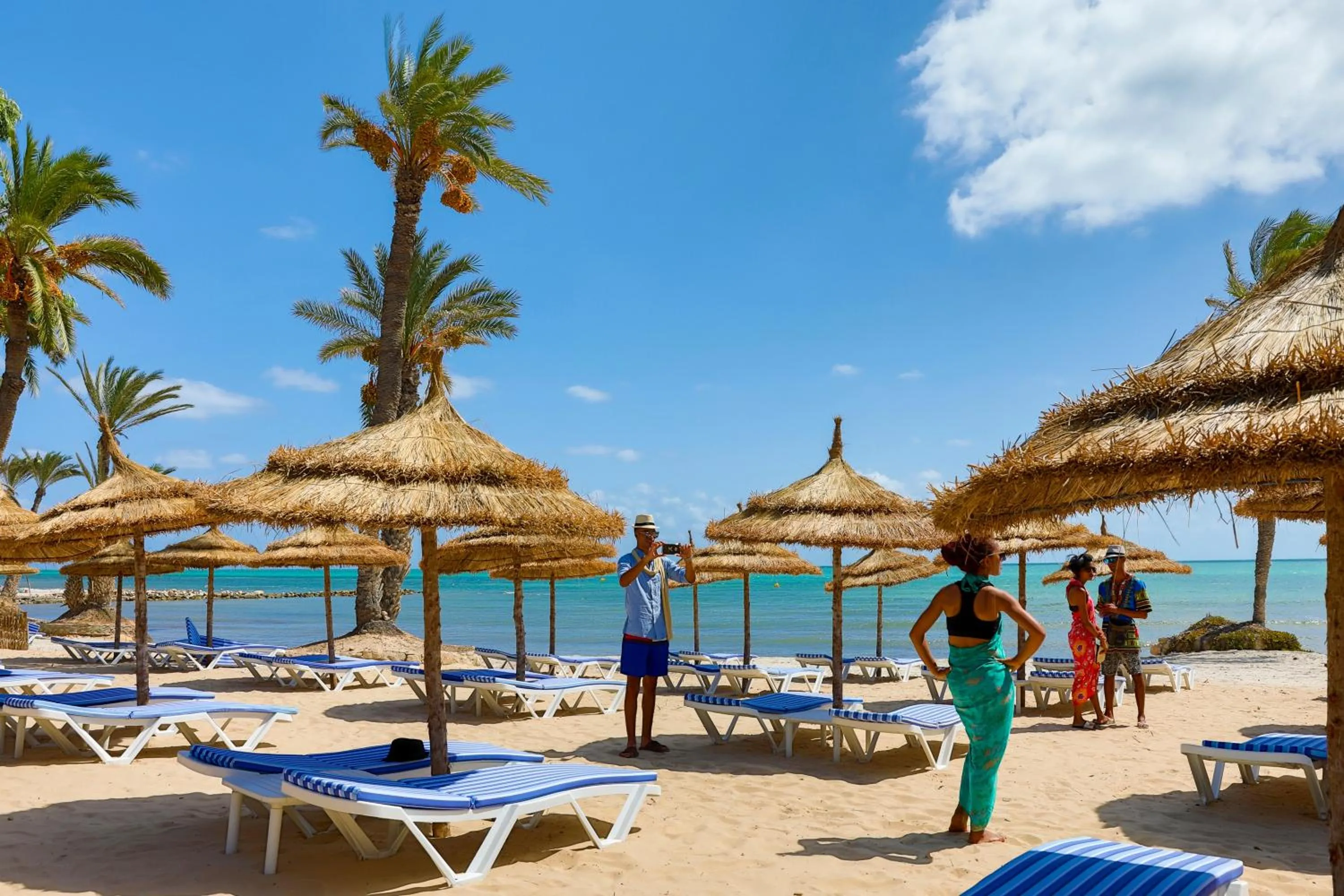 Beach in Hari Club Beach Resort