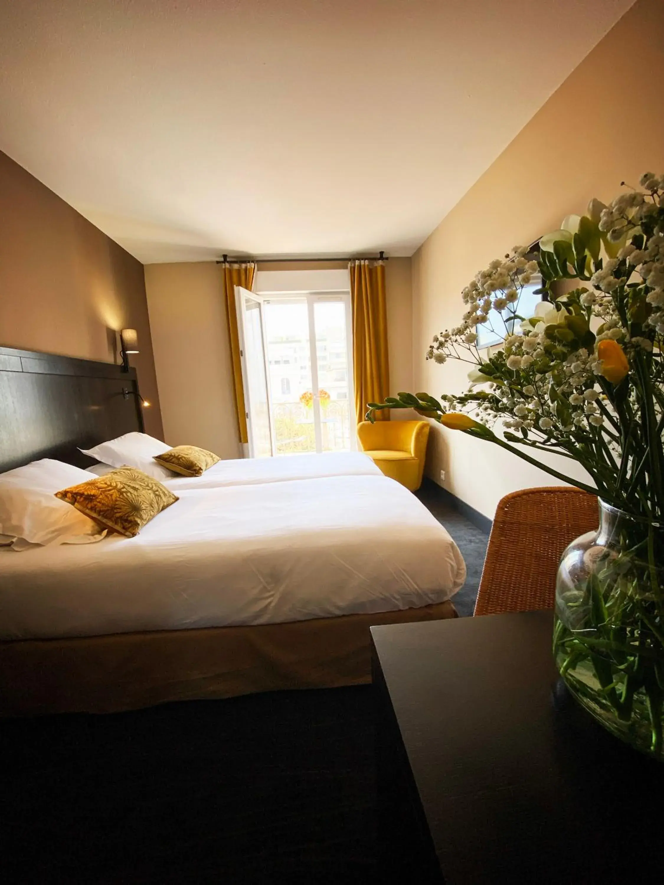 Classic Double or Twin Room with Balcony in Hotel Molière Classic Double or Twin Room with Balcony in Hotel Molière