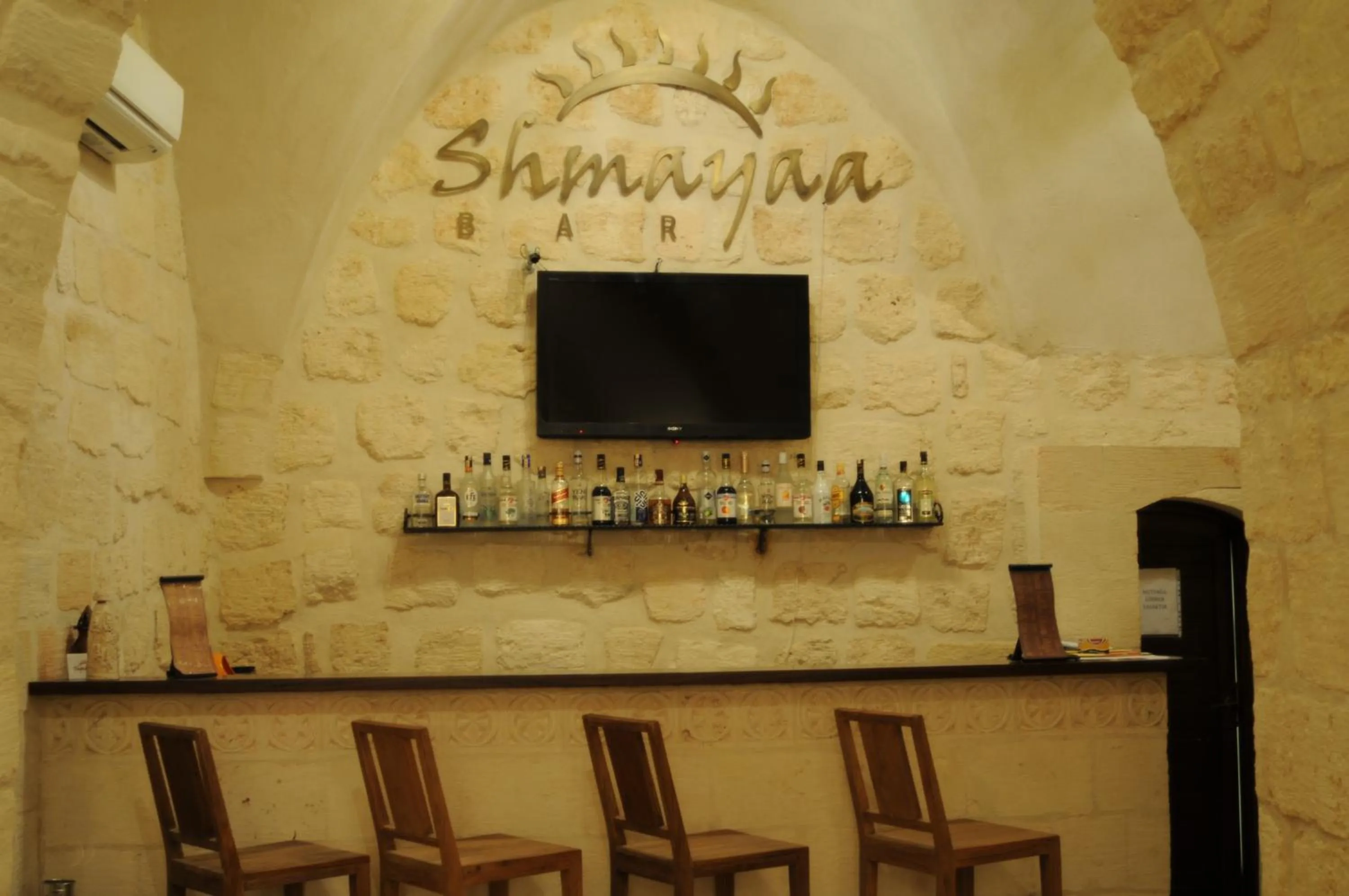 Lounge or bar in Shmayaa Hotel