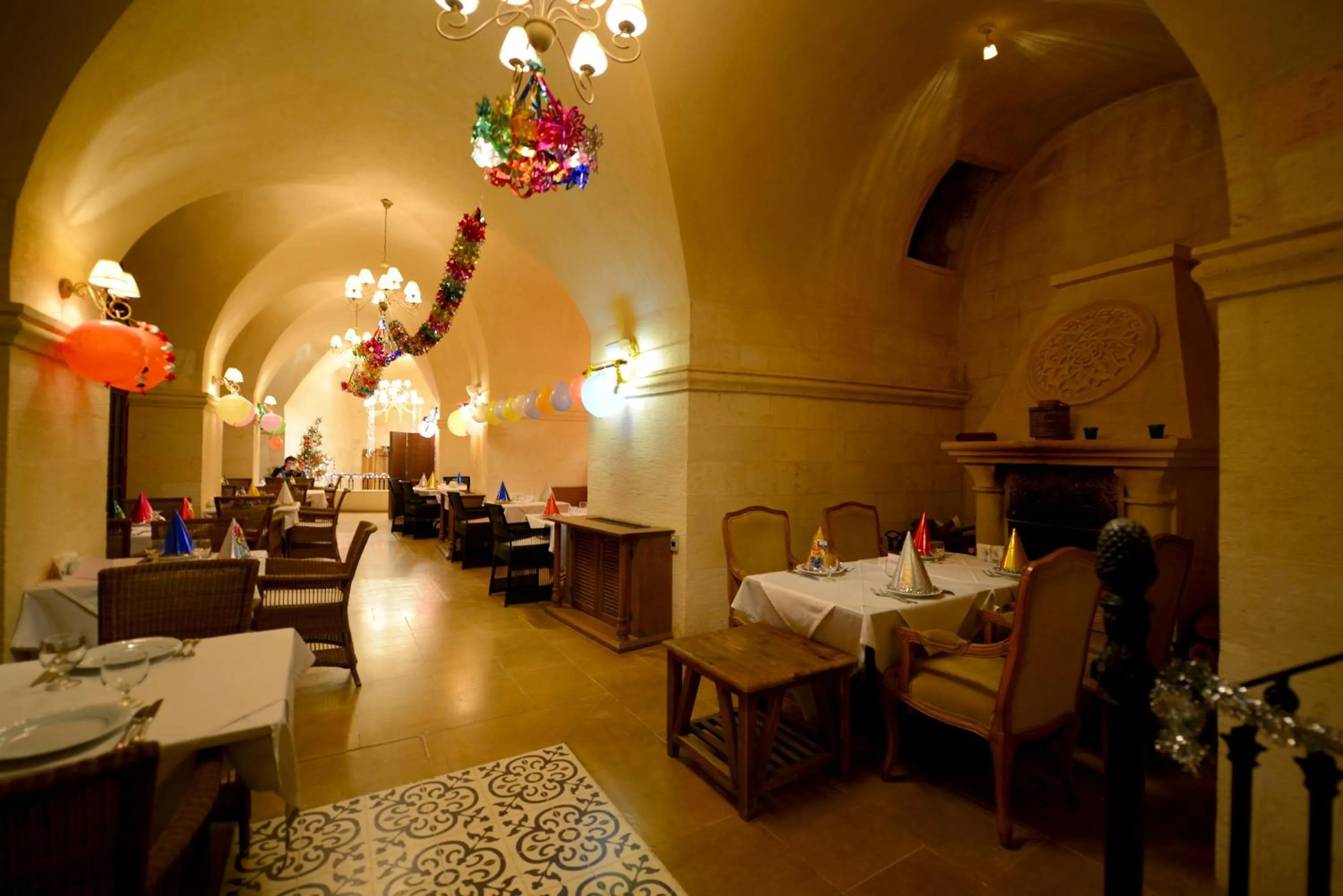 Restaurant/places to eat in Shmayaa Hotel