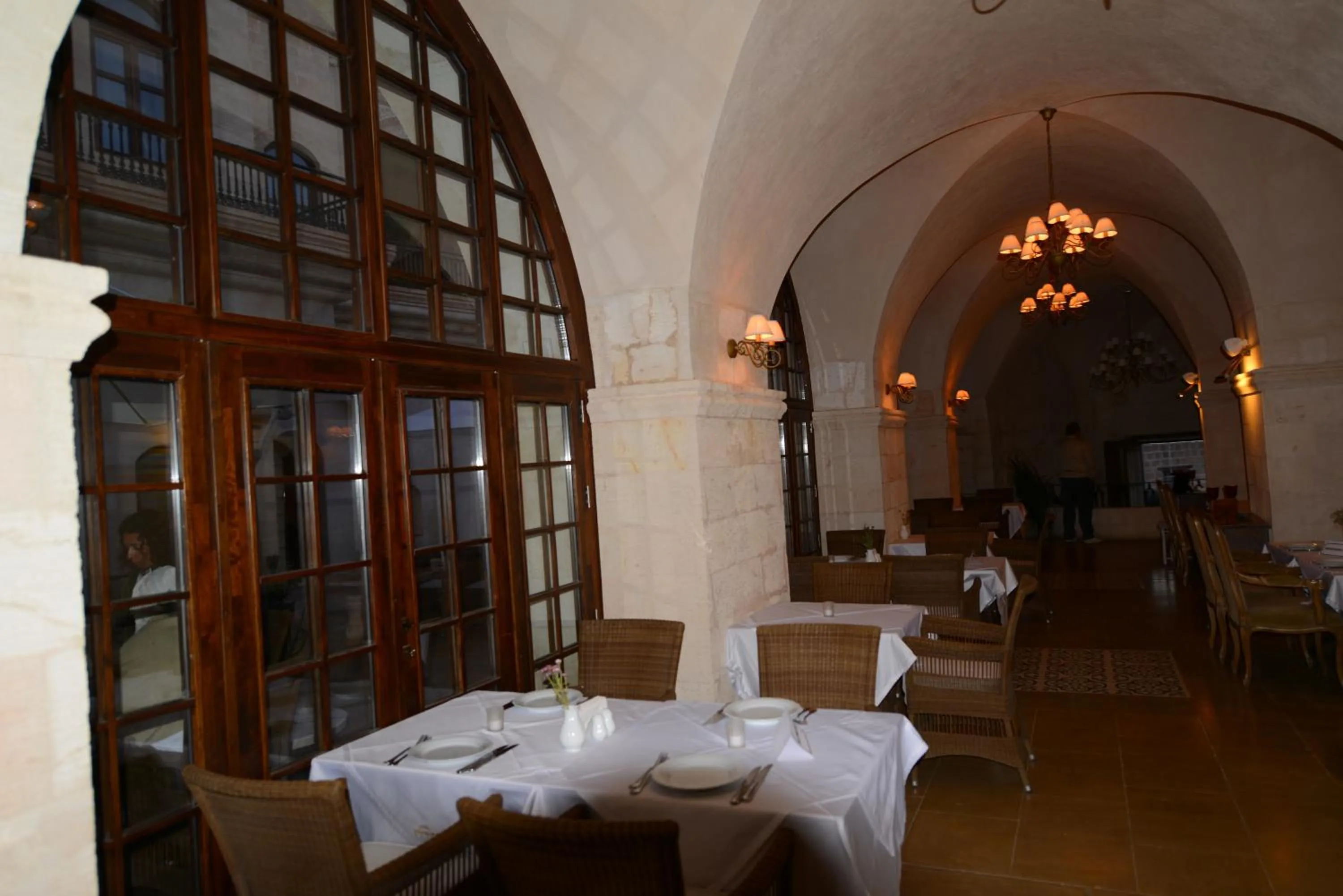 Restaurant/places to eat in Shmayaa Hotel