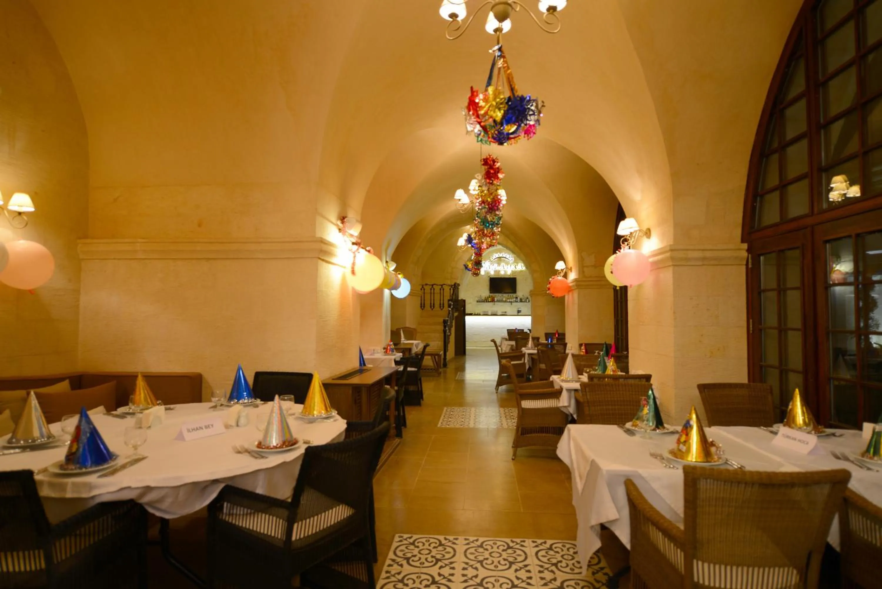 Restaurant/places to eat in Shmayaa Hotel