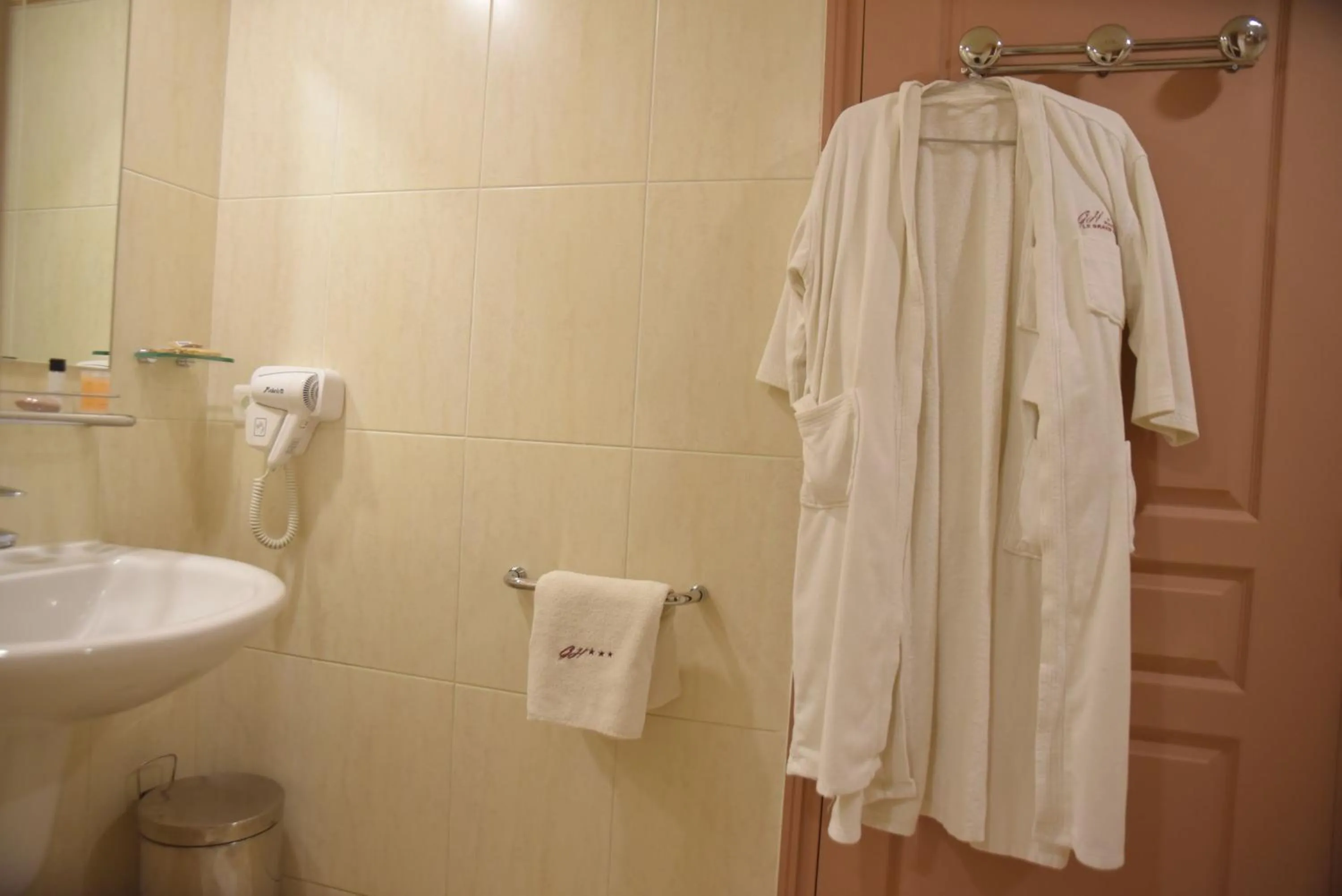 Shower in Le Grand Hôtel Diego