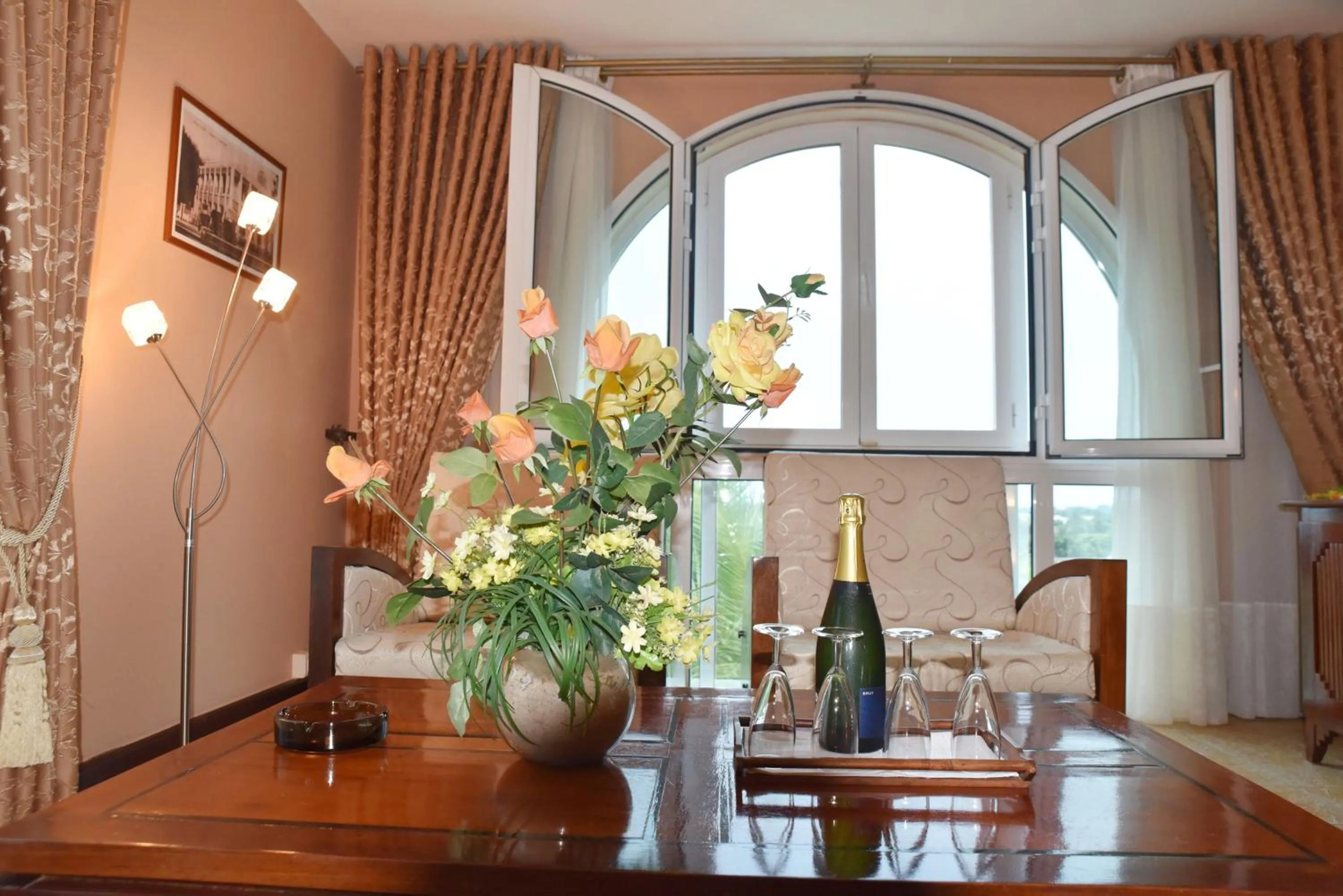 Communal lounge/ TV room in Le Grand Hôtel Diego