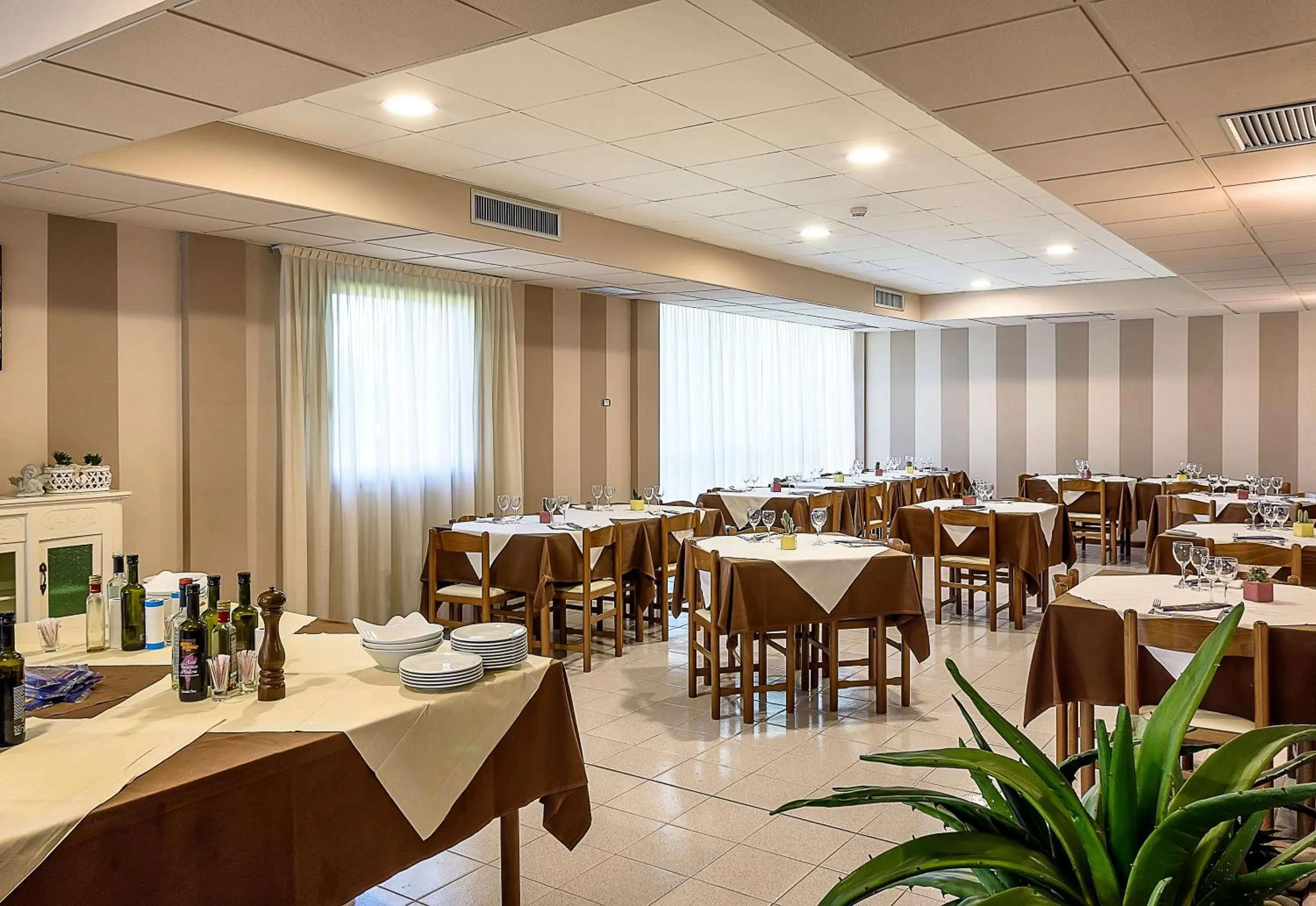 Restaurant/places to eat in Albergo Papillon