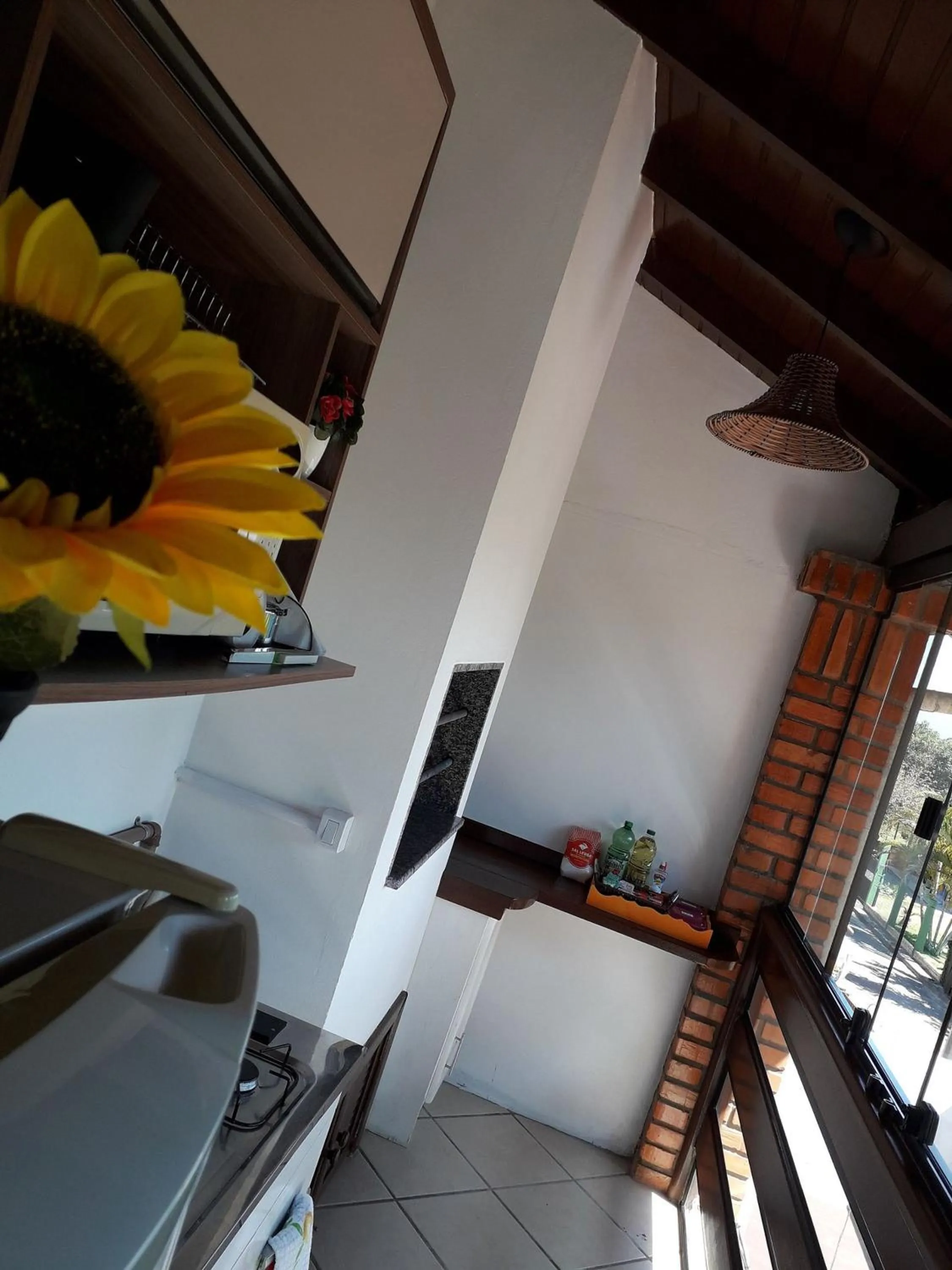 Communal kitchen in Pousada Estrela Mares