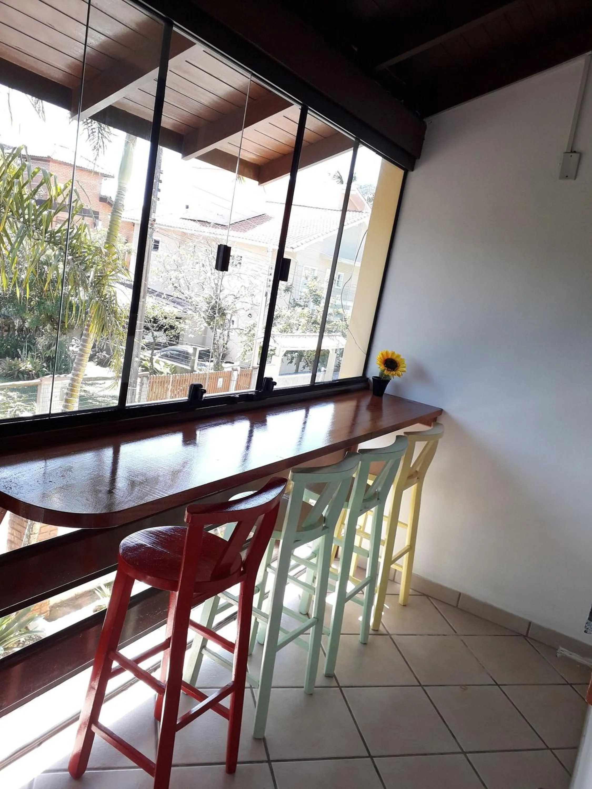 Communal kitchen in Pousada Estrela Mares