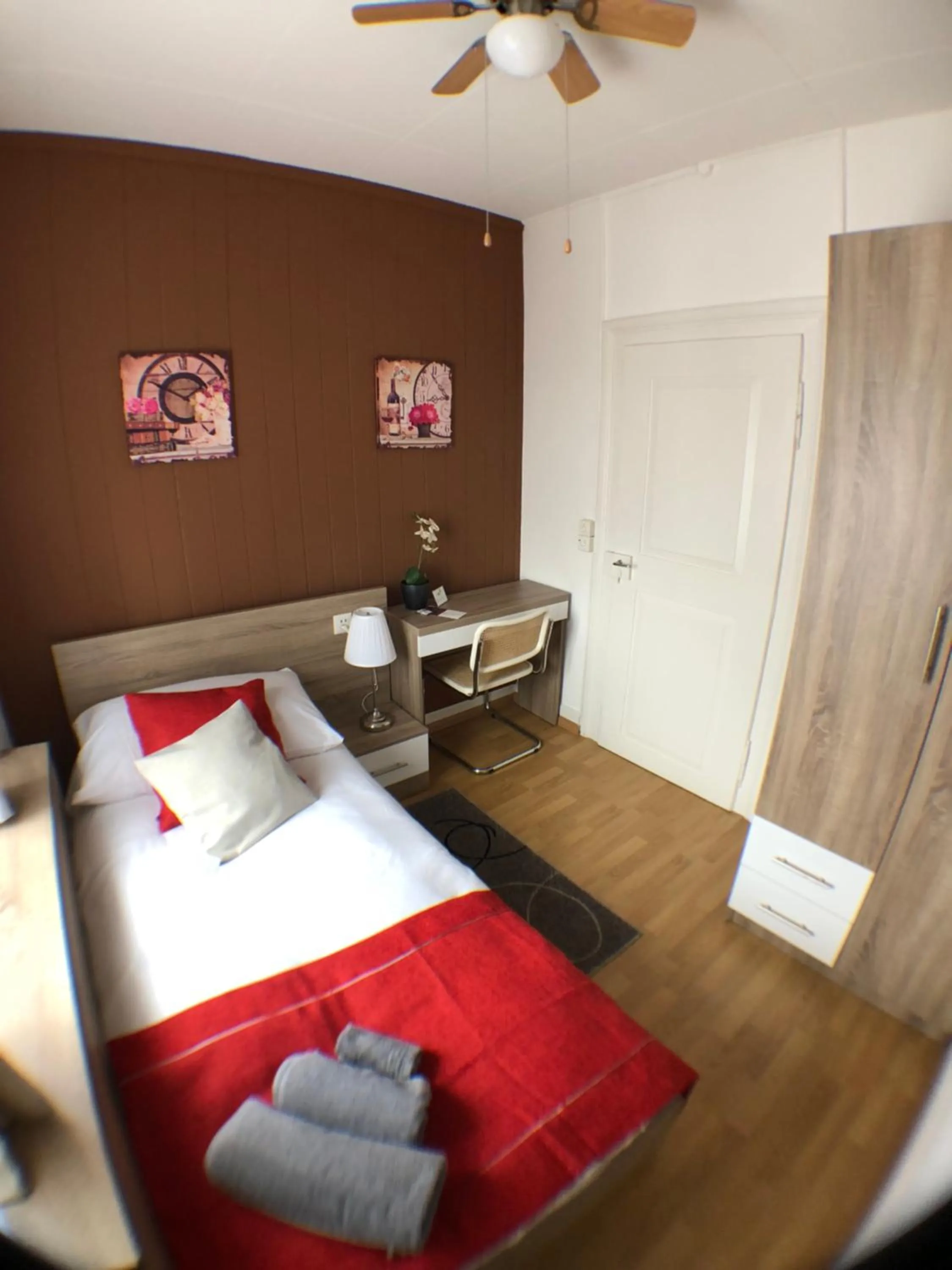 Inner courtyard view, Bed in Gasthof zur Saline