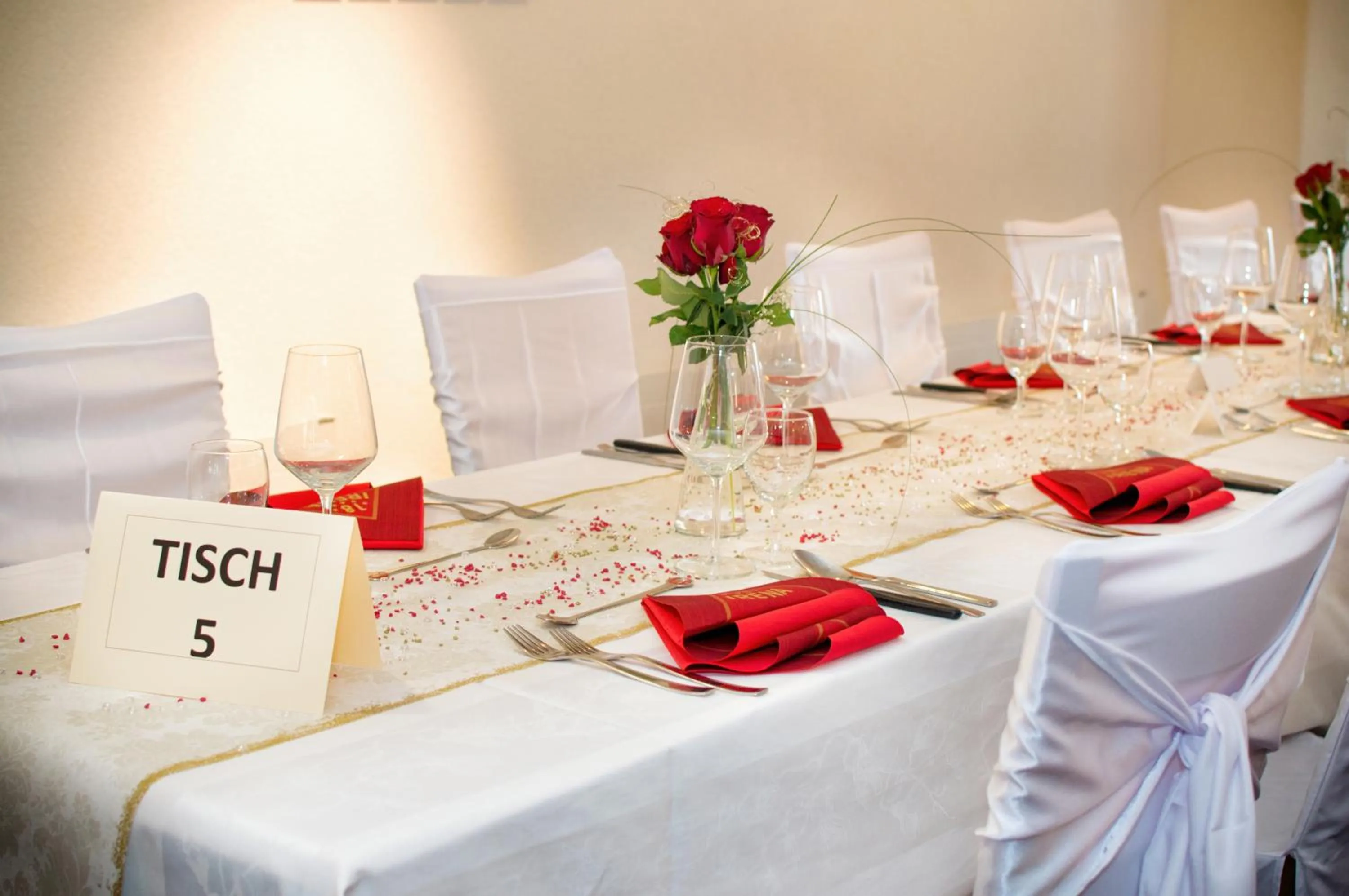 Restaurant/places to eat in Gasthof zur Saline