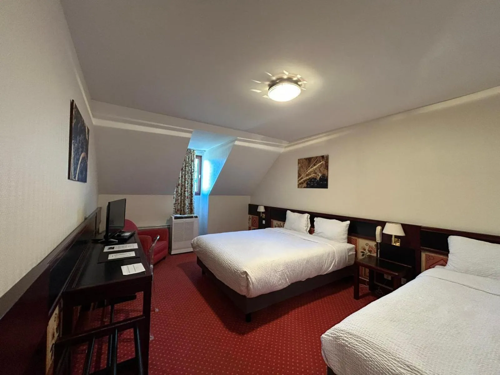 Bedroom, Bed in Hostellerie St Vincent